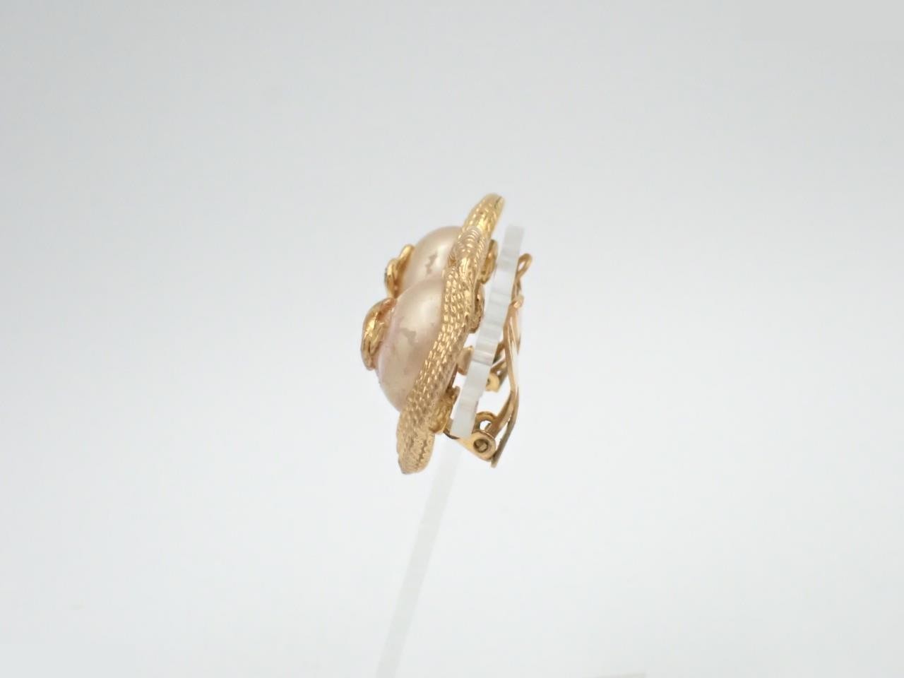 Earrings fake pearl with here mark — view 3