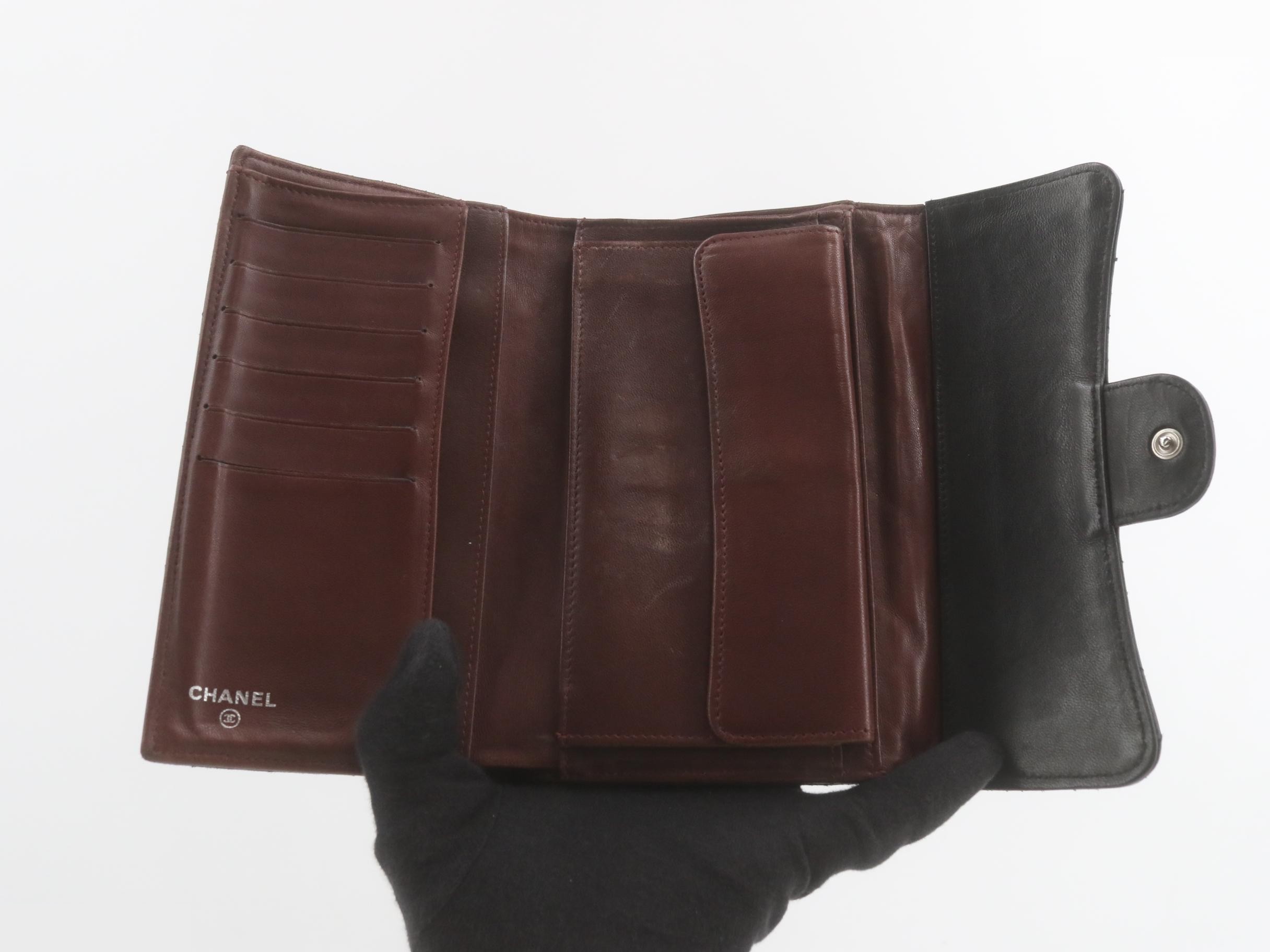 Lambskin trifold wallet, Matelassé design. — view 4