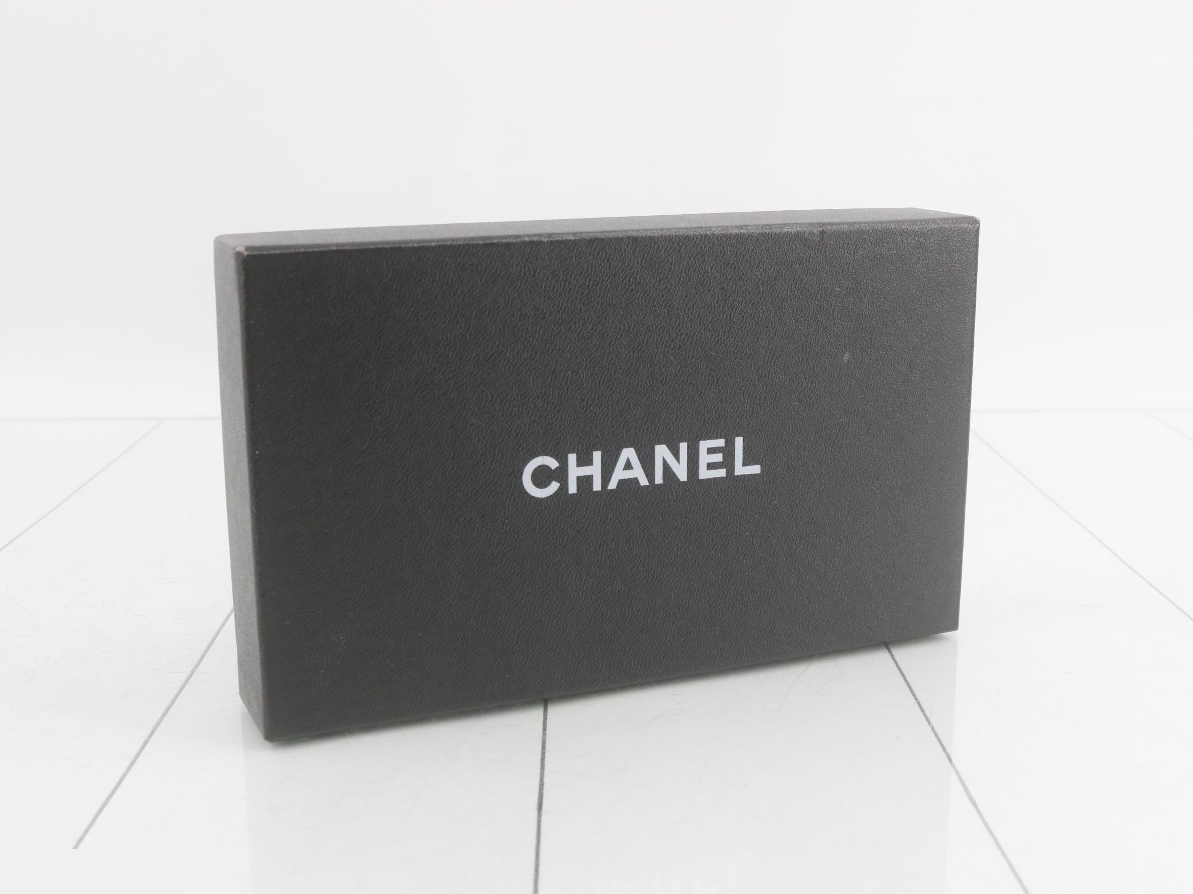 Lambskin trifold wallet, Matelassé design. — view 5