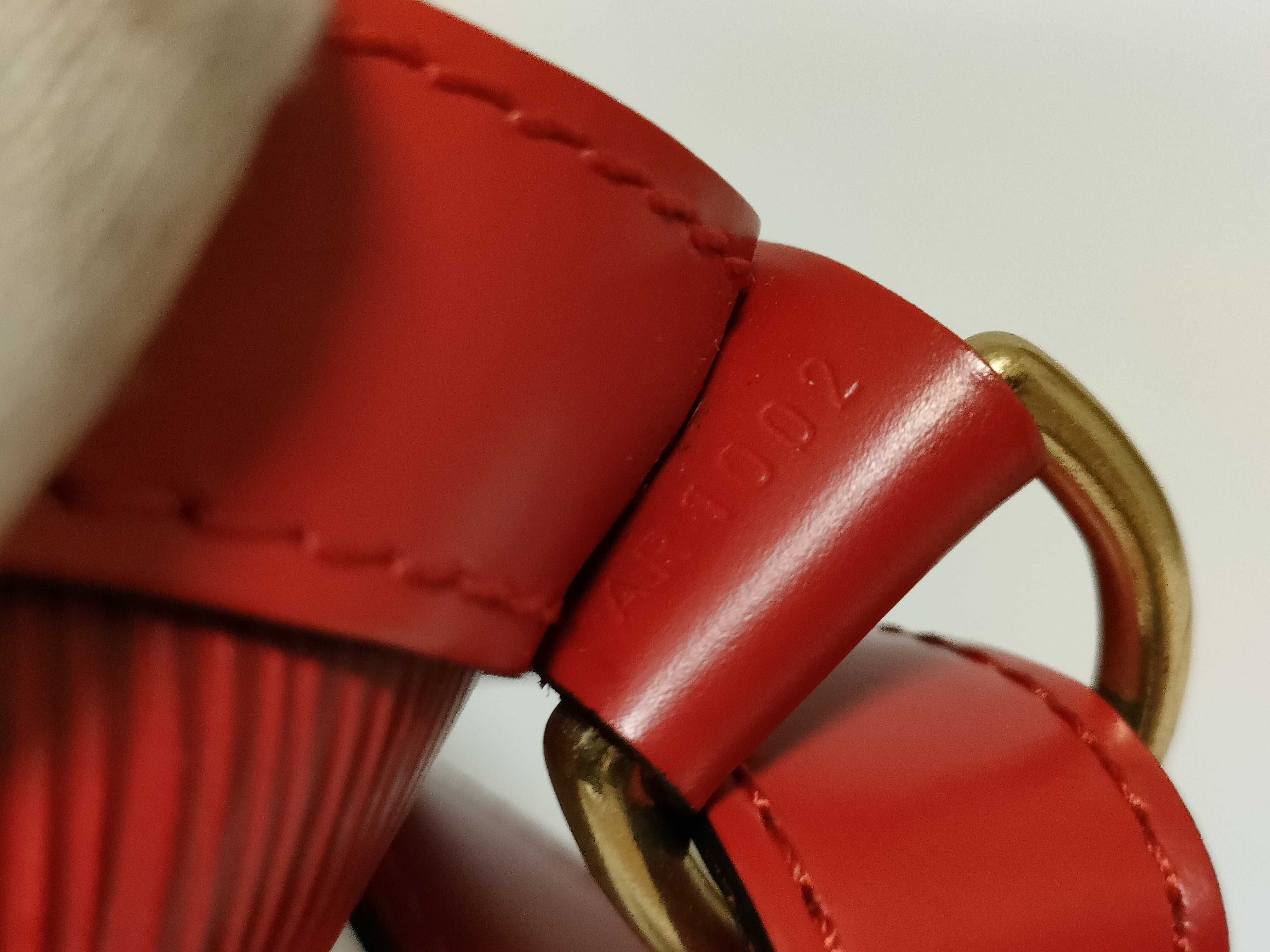 Epi Petit Noé Red Shoulder Bag — view 11