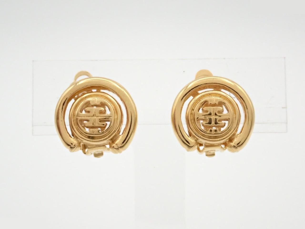 Other lines: Precious metals and earrings
