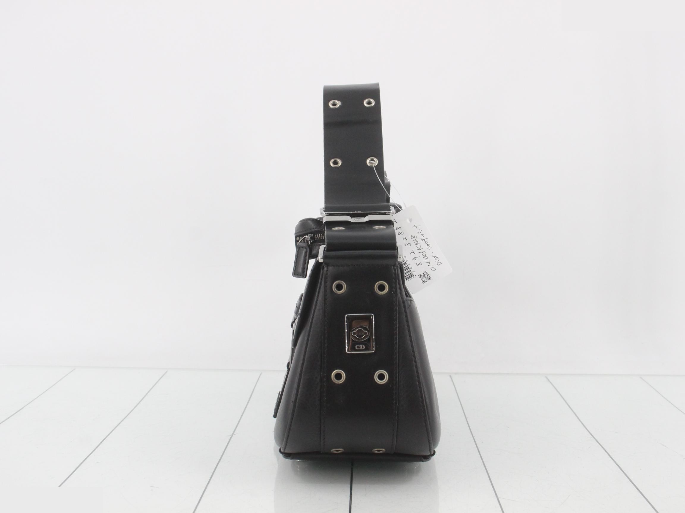 Street Chic Shoulder Bag, Leather, Black — view 3