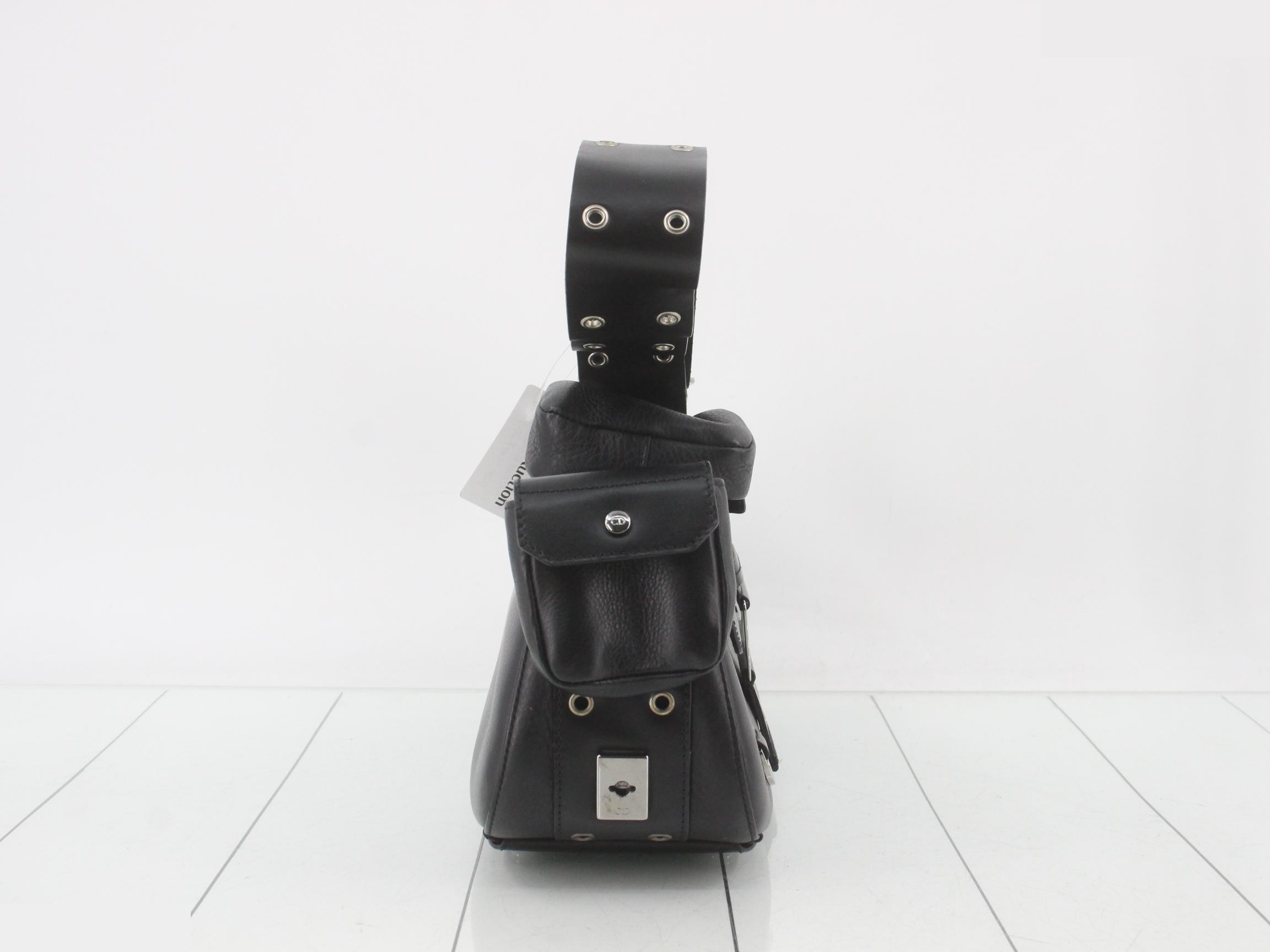 Street Chic Shoulder Bag, Leather, Black — view 4