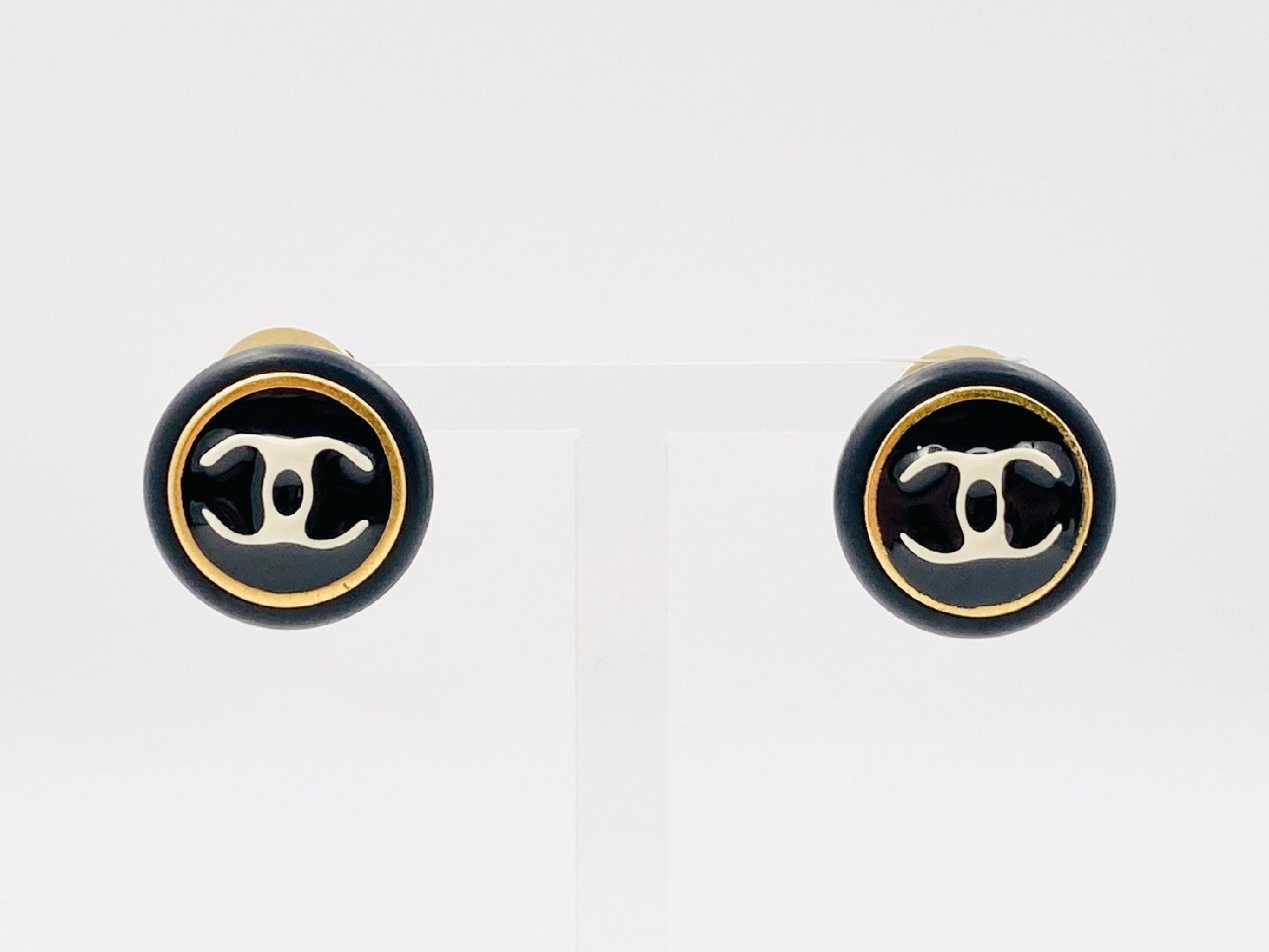 Coco Mark Round Earrings 95A Enamel x Resin Plastic Black Earrings