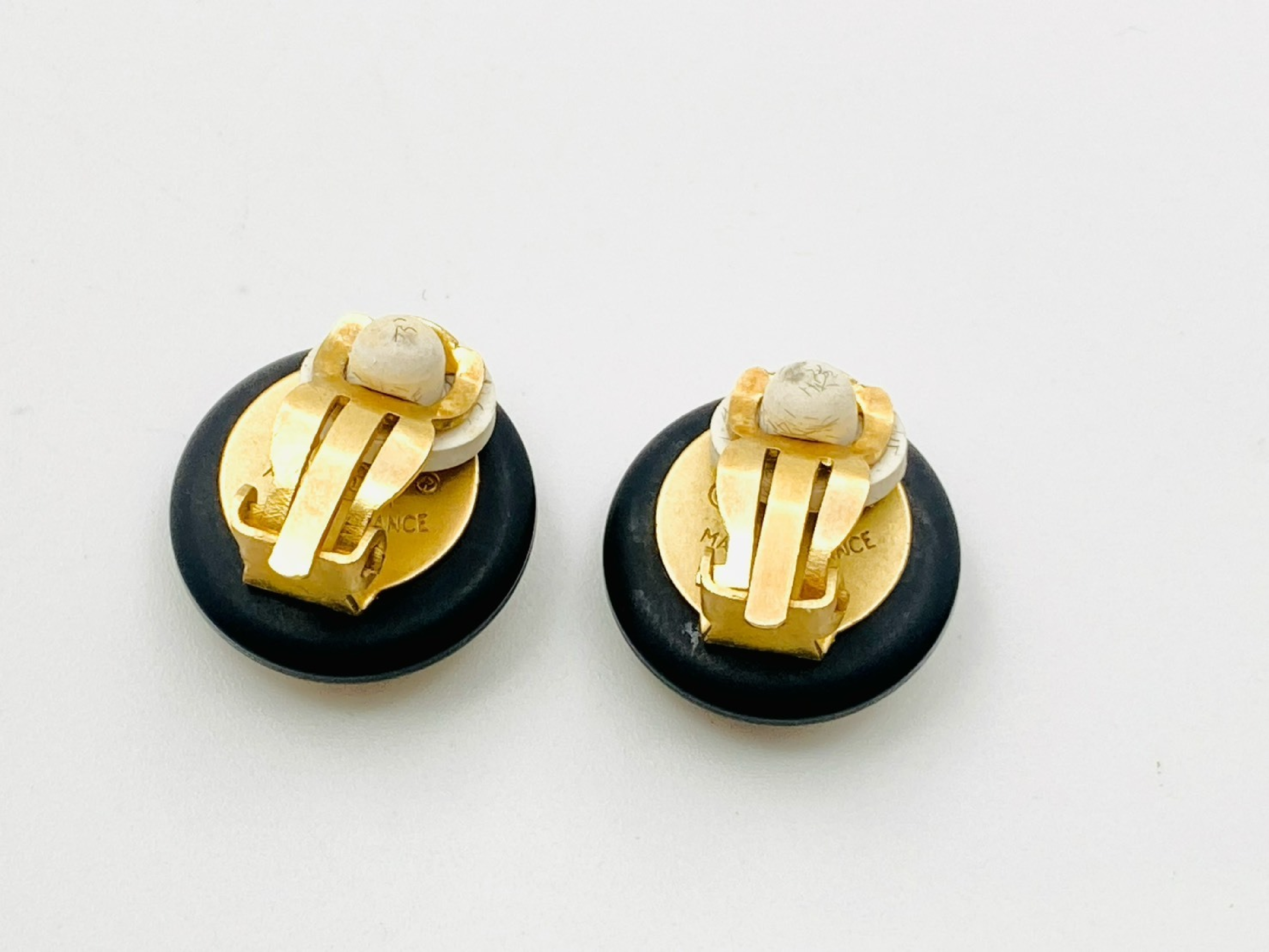 Coco Mark Round Earrings 95A Enamel x Resin Plastic Black Earrings — view 2