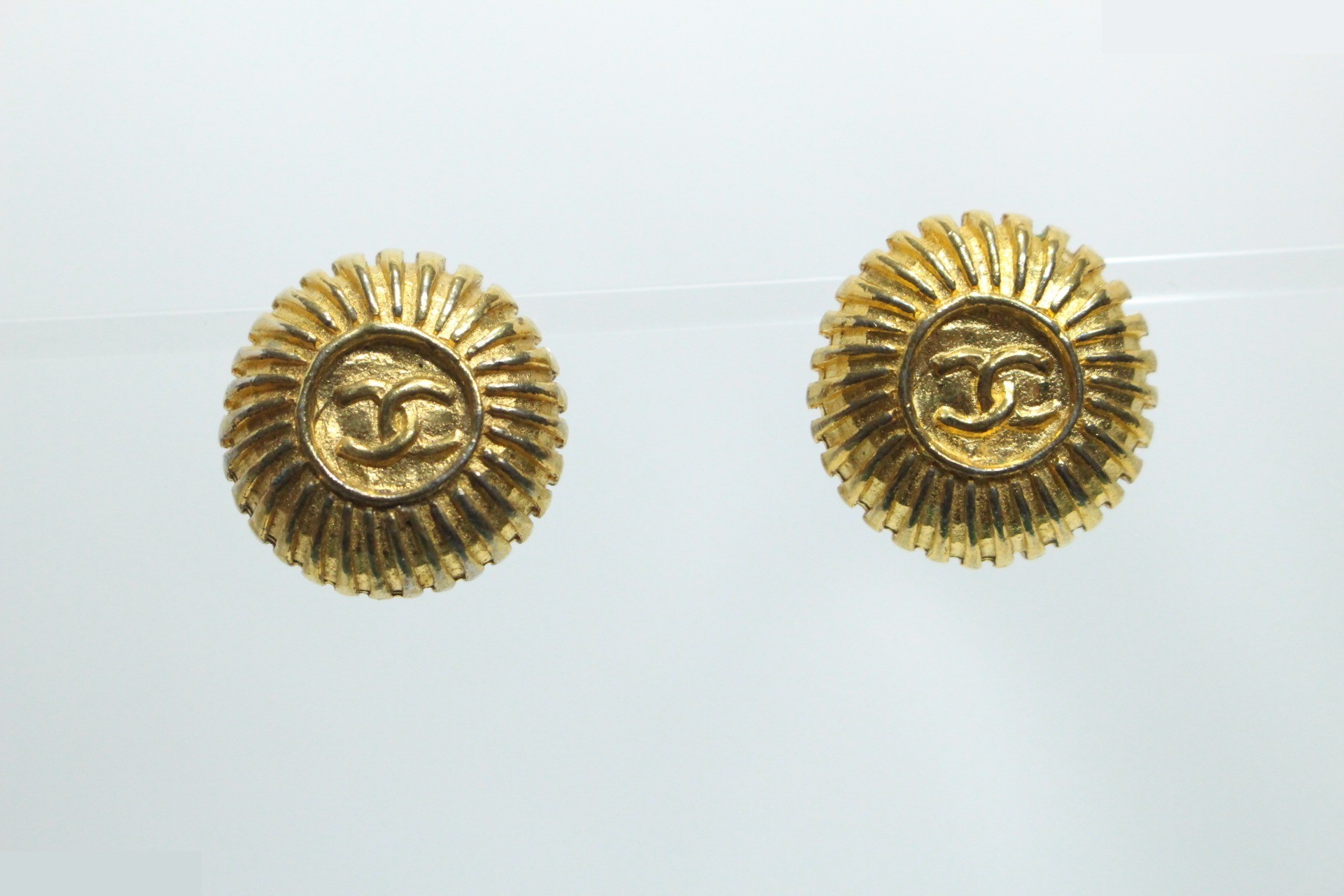 Coco Mark Radial Pattern Earrings, Gold