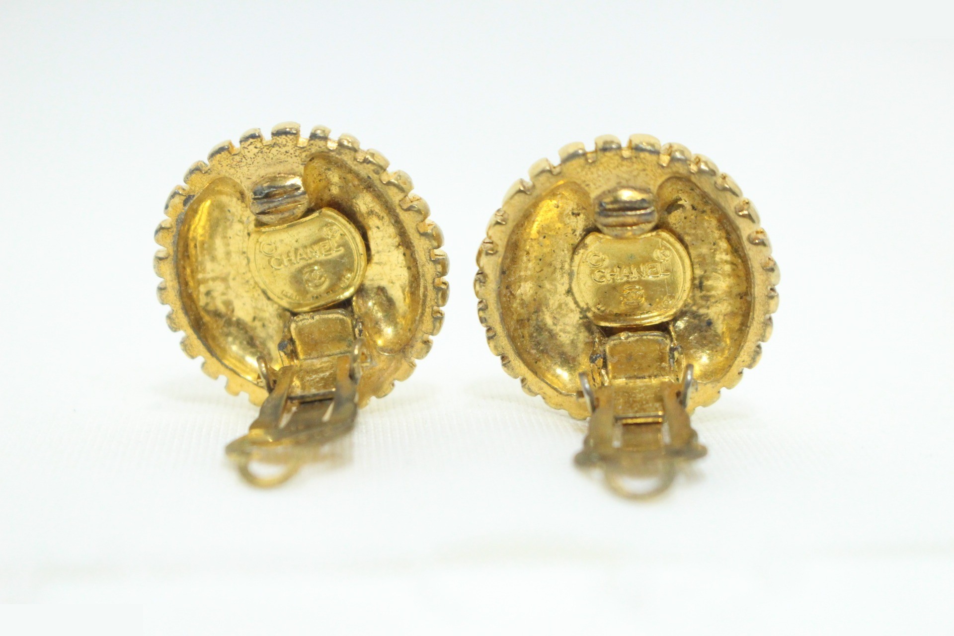 Coco Mark Radial Pattern Earrings, Gold — view 5