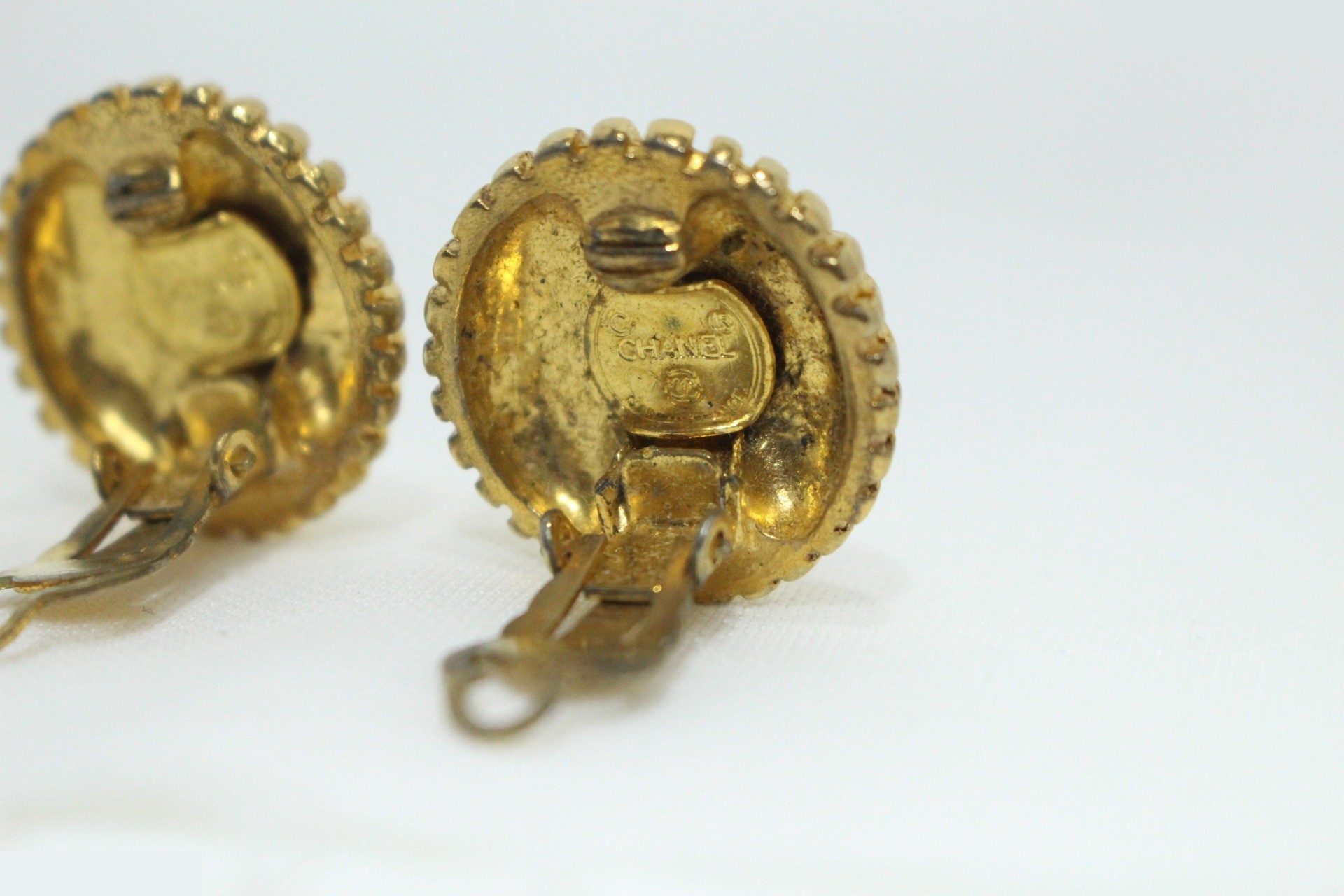 Coco Mark Radial Pattern Earrings, Gold — view 6