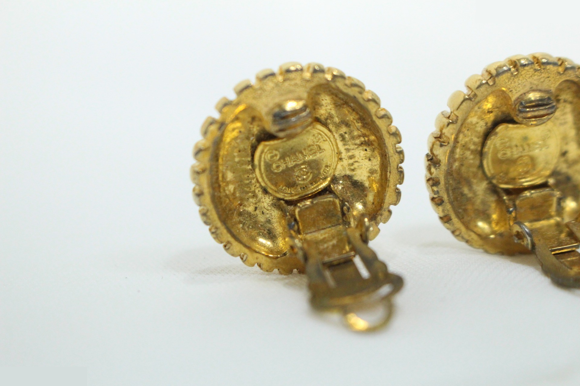 Coco Mark Radial Pattern Earrings, Gold — view 7