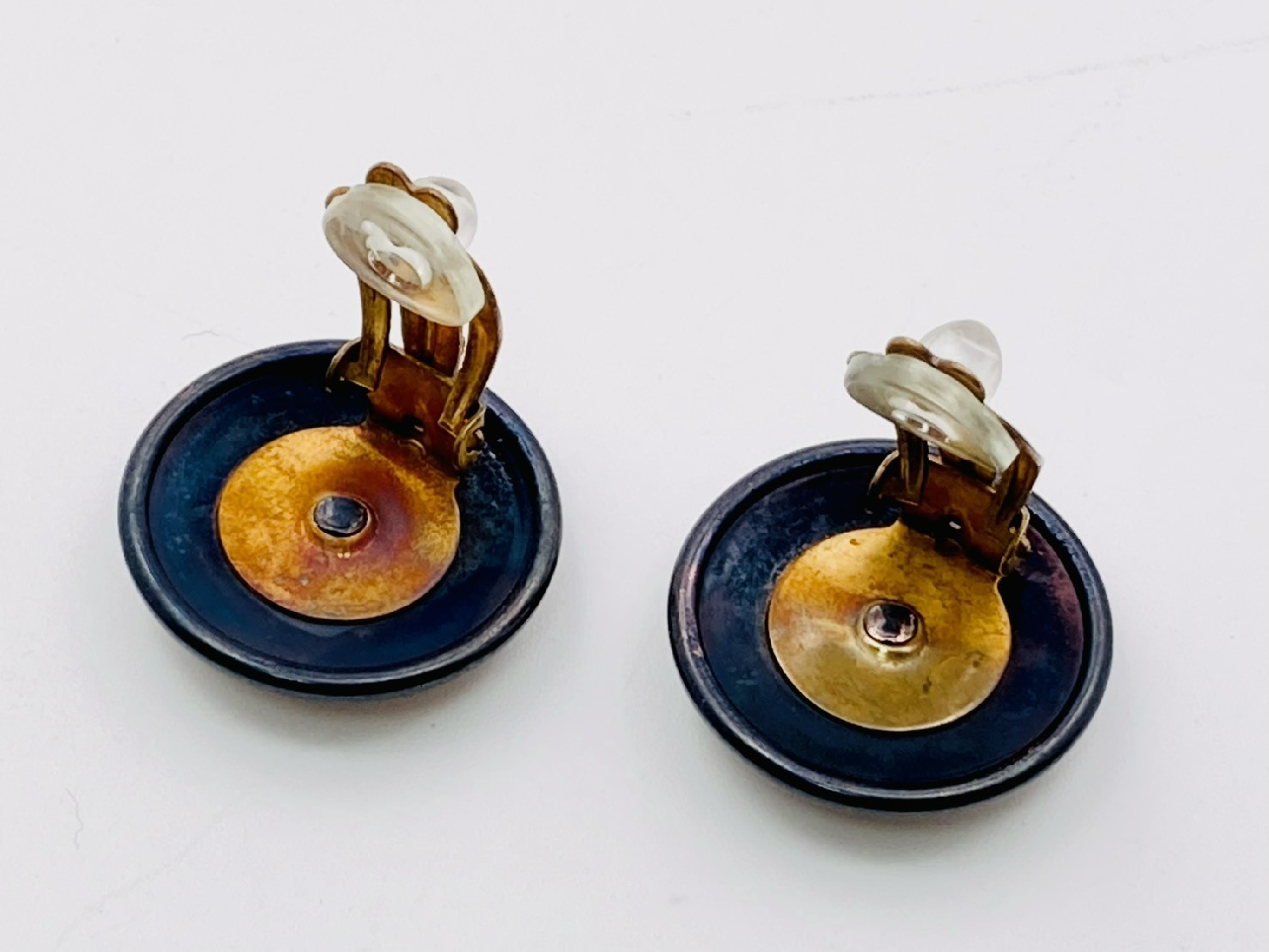 Horn Trumpet Round Earrings — view 3