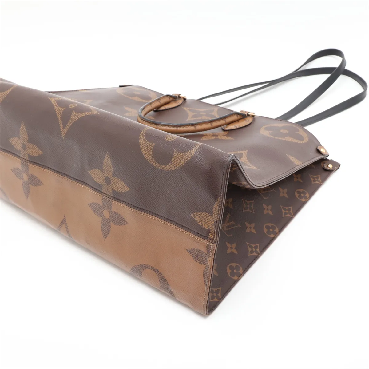 Giant Monogram Reverse OnTheGo GM M45320 AR3200 Brown — view 3