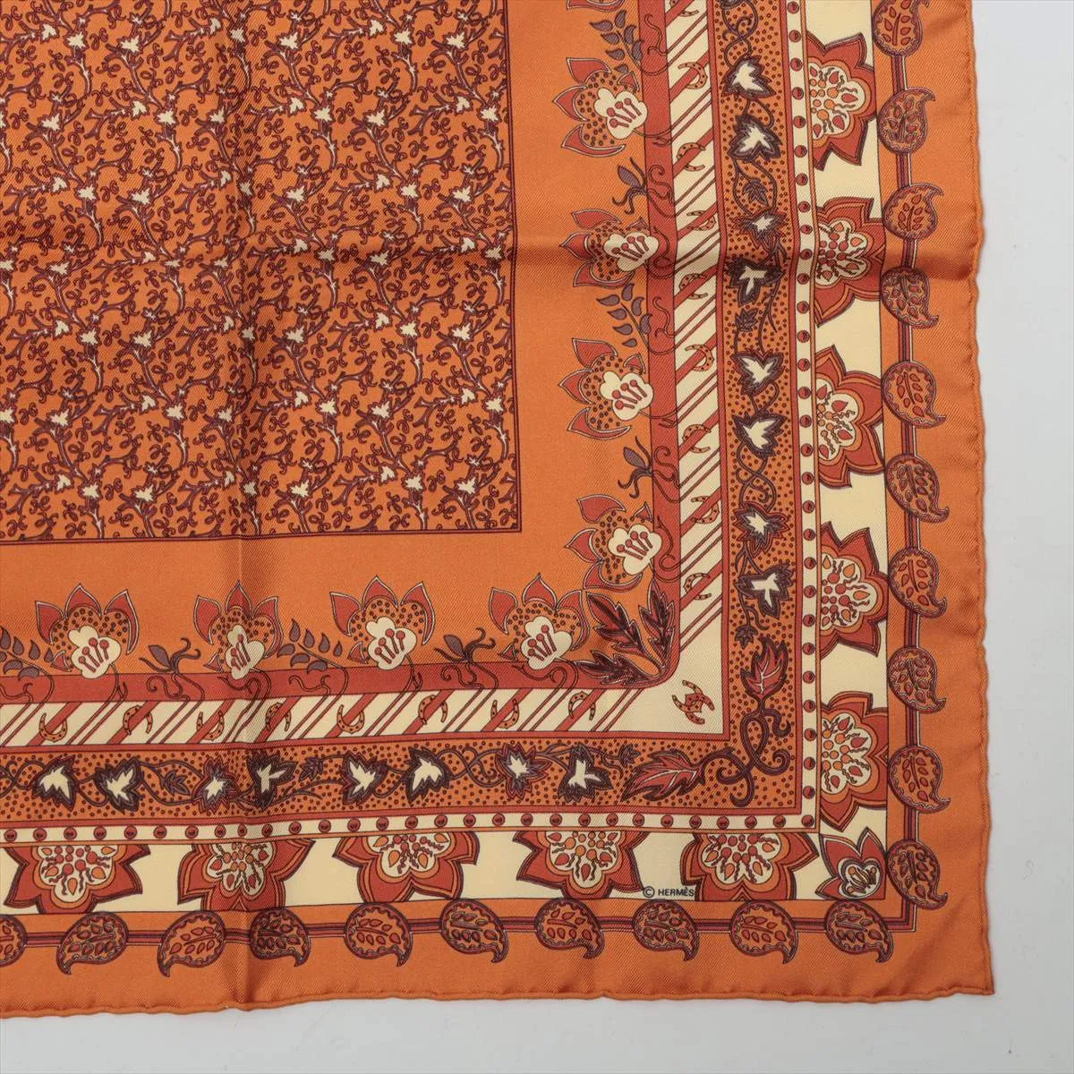 Carre 45 Scarf Silk Brown Threads Fuzzing — view 4