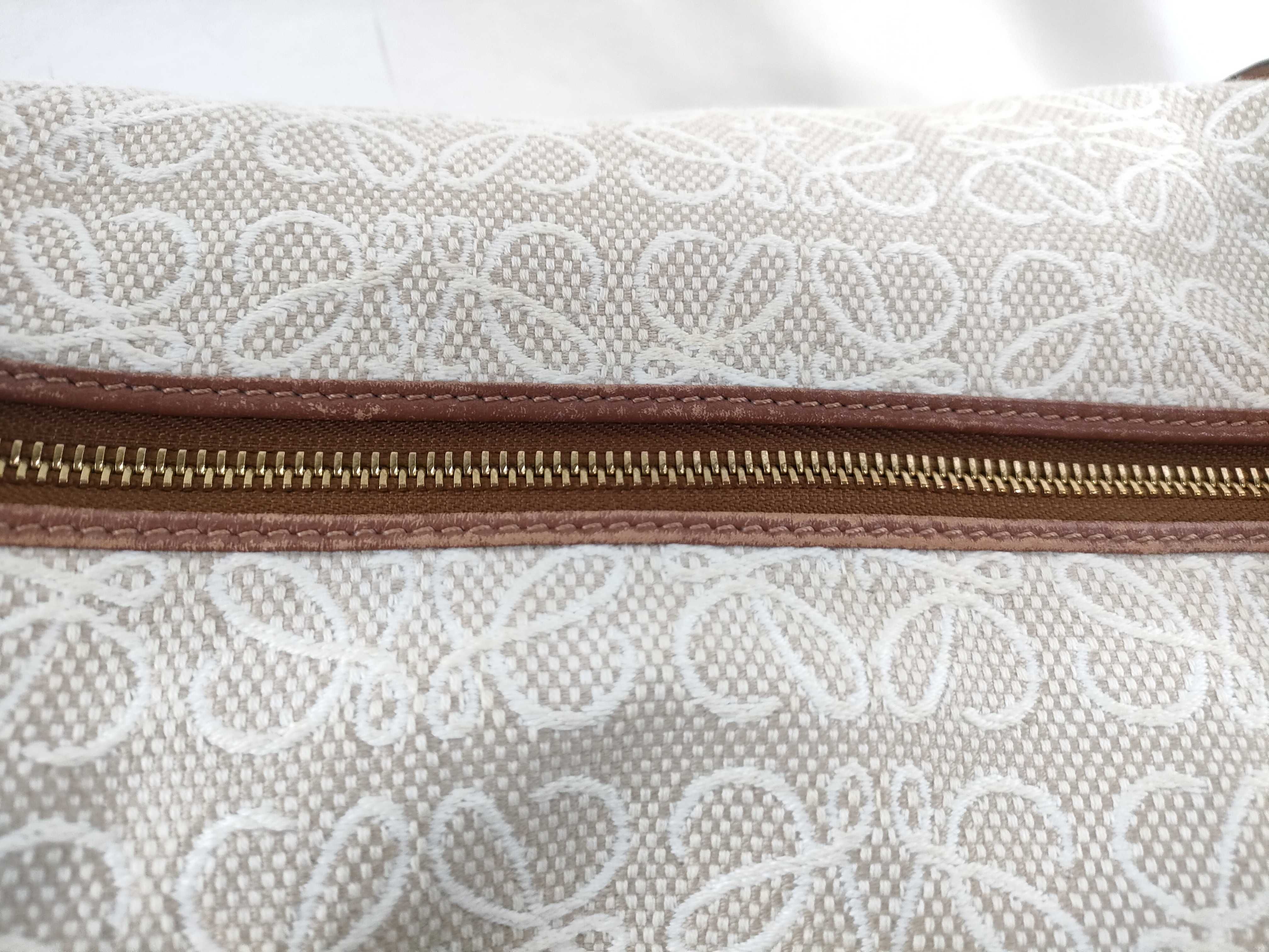 Cuby Medium Anagram One-Shoulder Bag (Shoulder Bag) — view 8