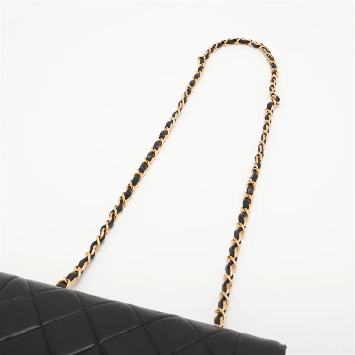 Matelassé Lambskin Single Flap Single Chain Bag Diana Flap Black Gold Hardware — view 5