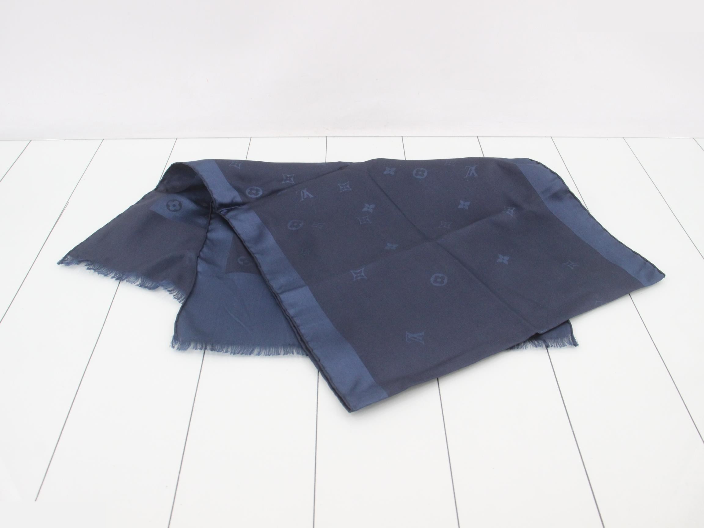 scarf — view 3
