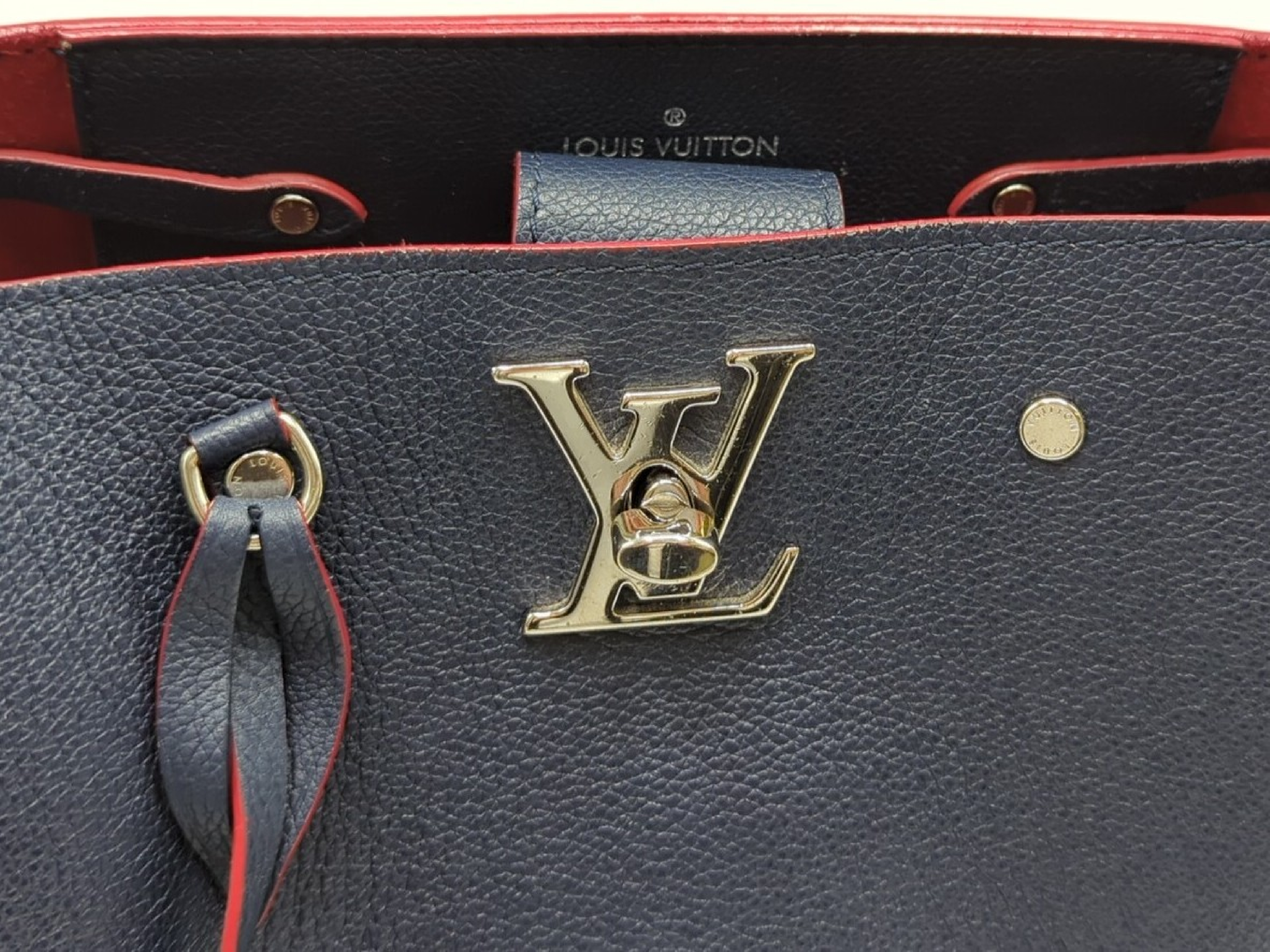M54681 Lockme Bucket Shoulder Bag — view 9
