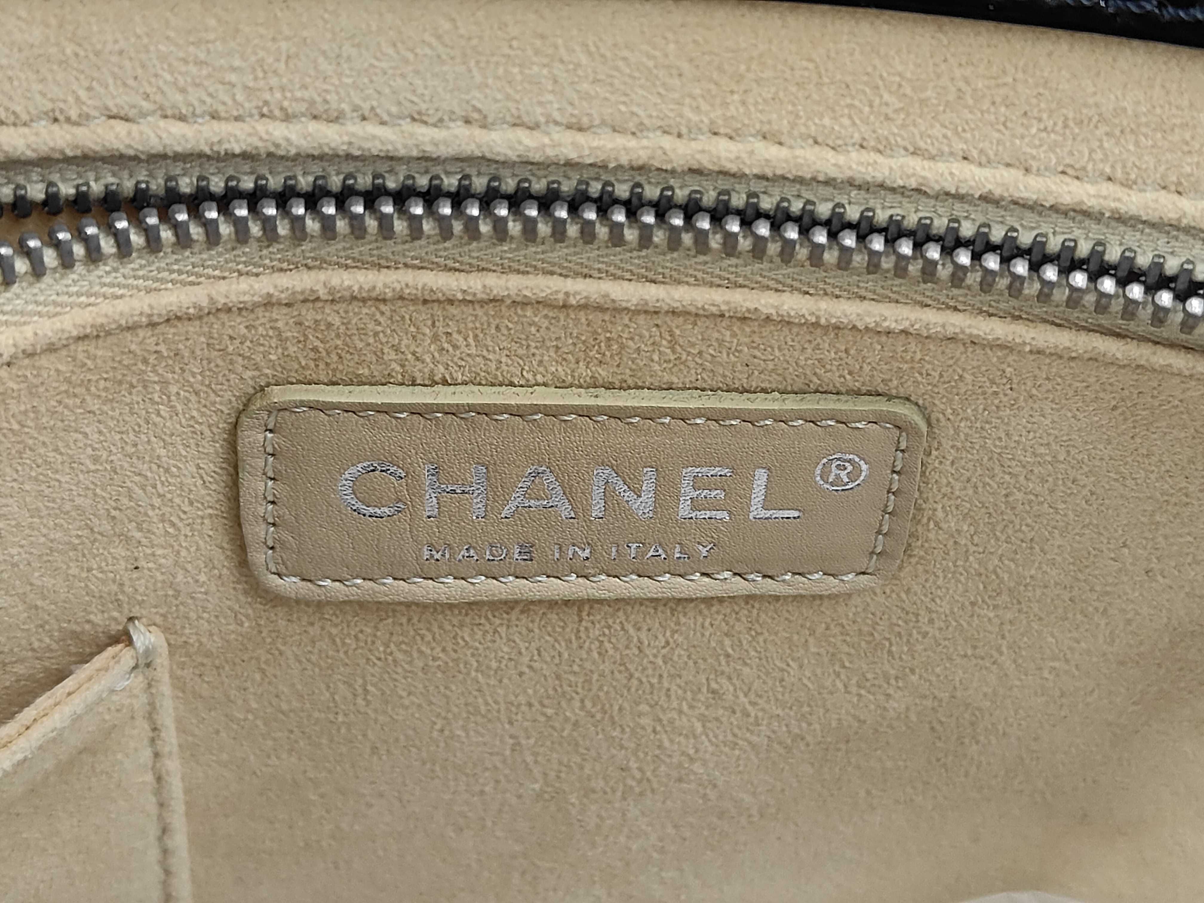 tote bag with perforated Coco Mark, patent leather, black, with serial number sticker. — view 12