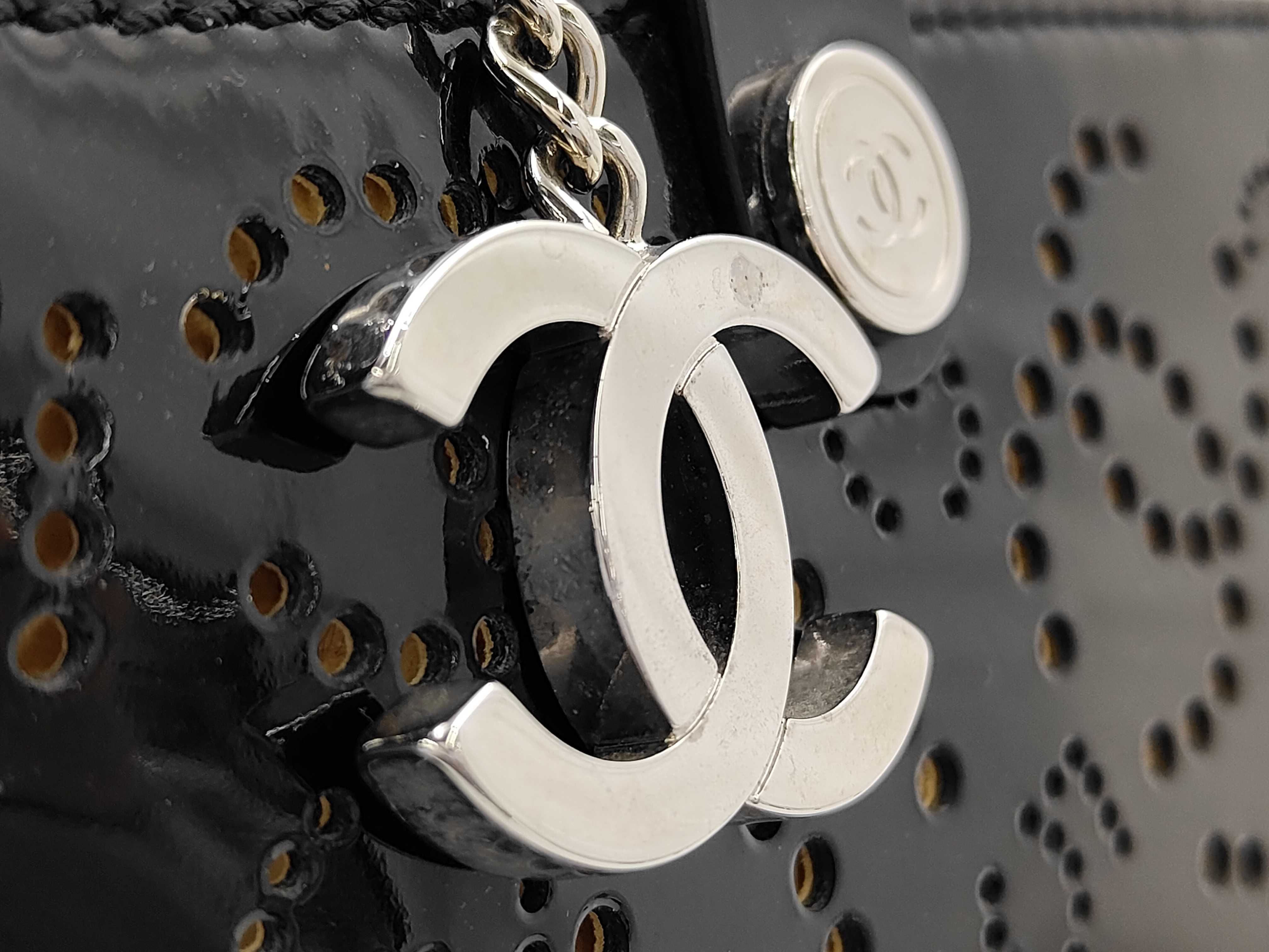 tote bag with perforated Coco Mark, patent leather, black, with serial number sticker. — view 9