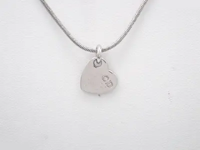 Heart-shaped silver necklace, chain approximately 42cm