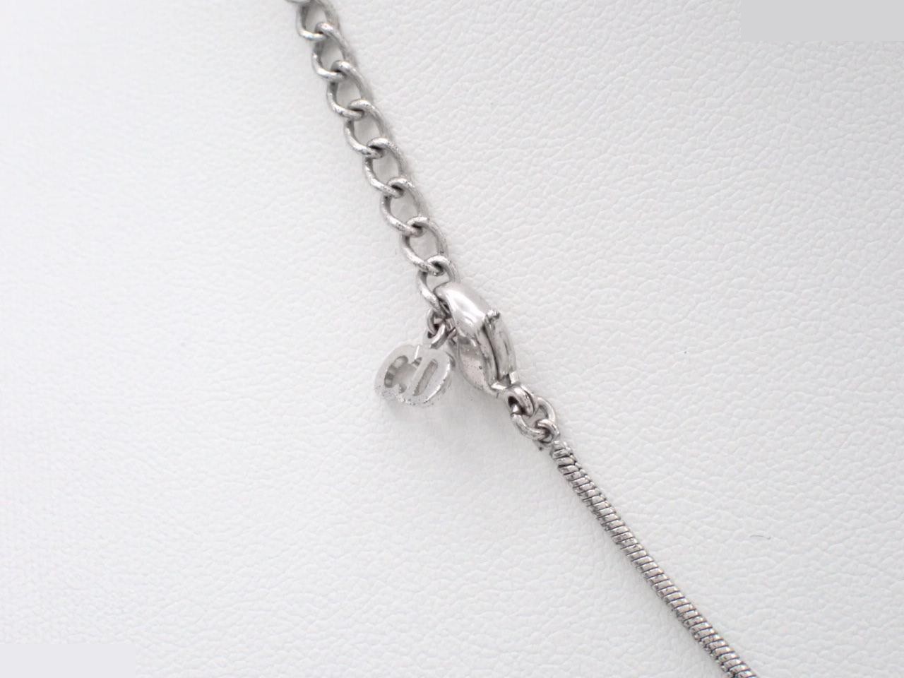Heart-shaped silver necklace, chain approximately 42cm — view 2
