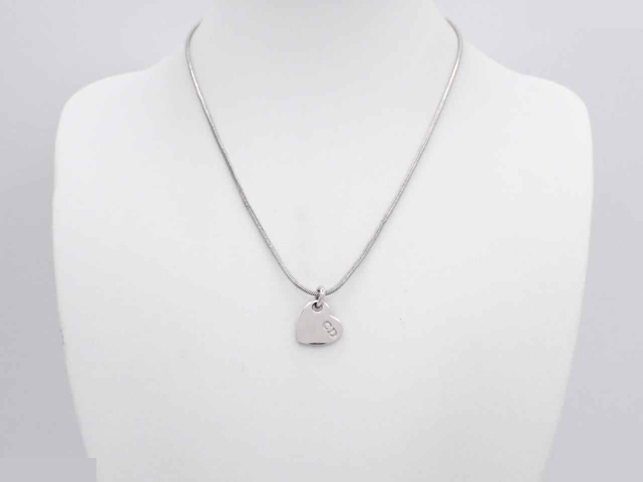 Heart-shaped silver necklace, chain approximately 42cm — view 3