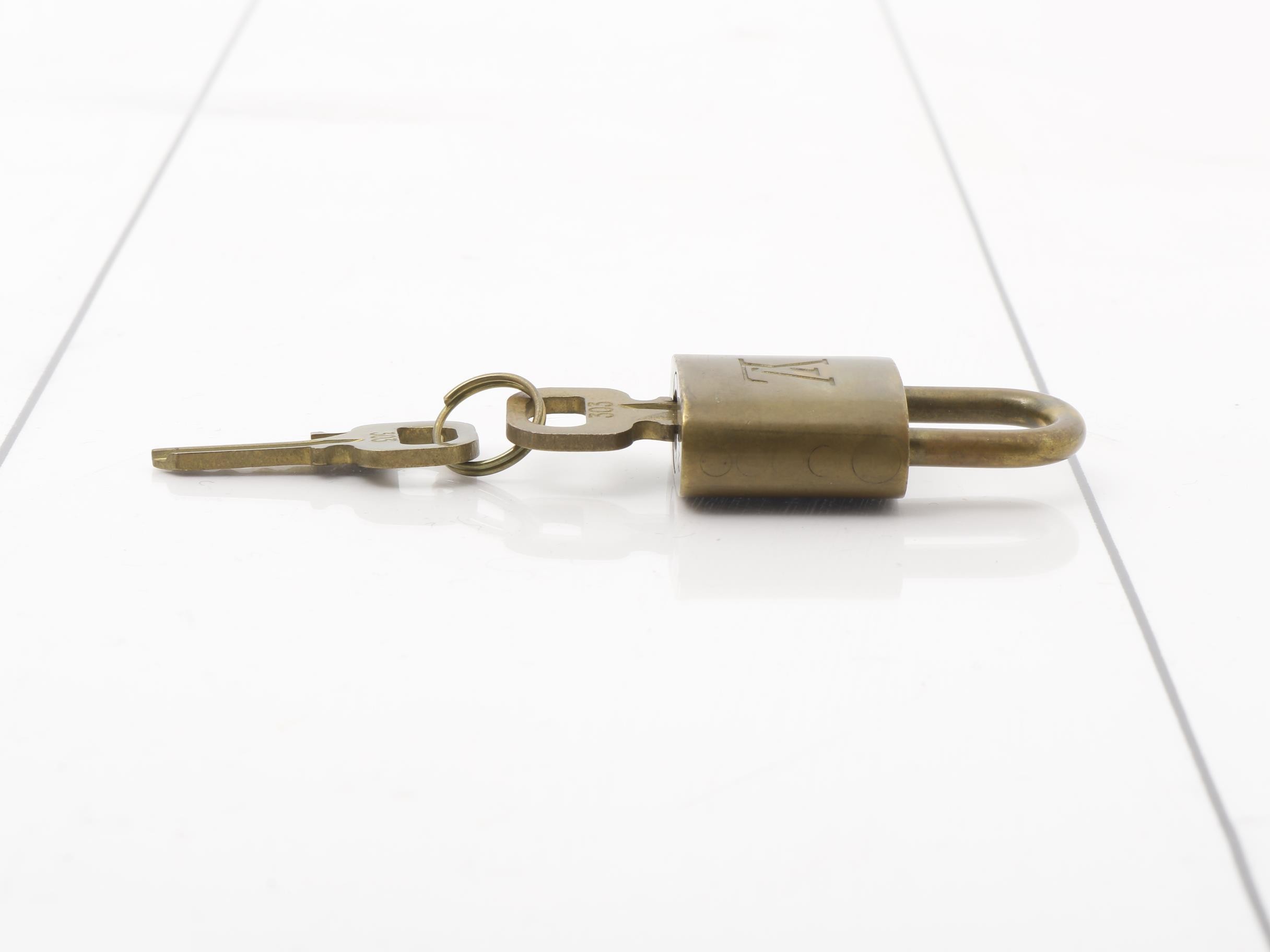 Padlock — view 3