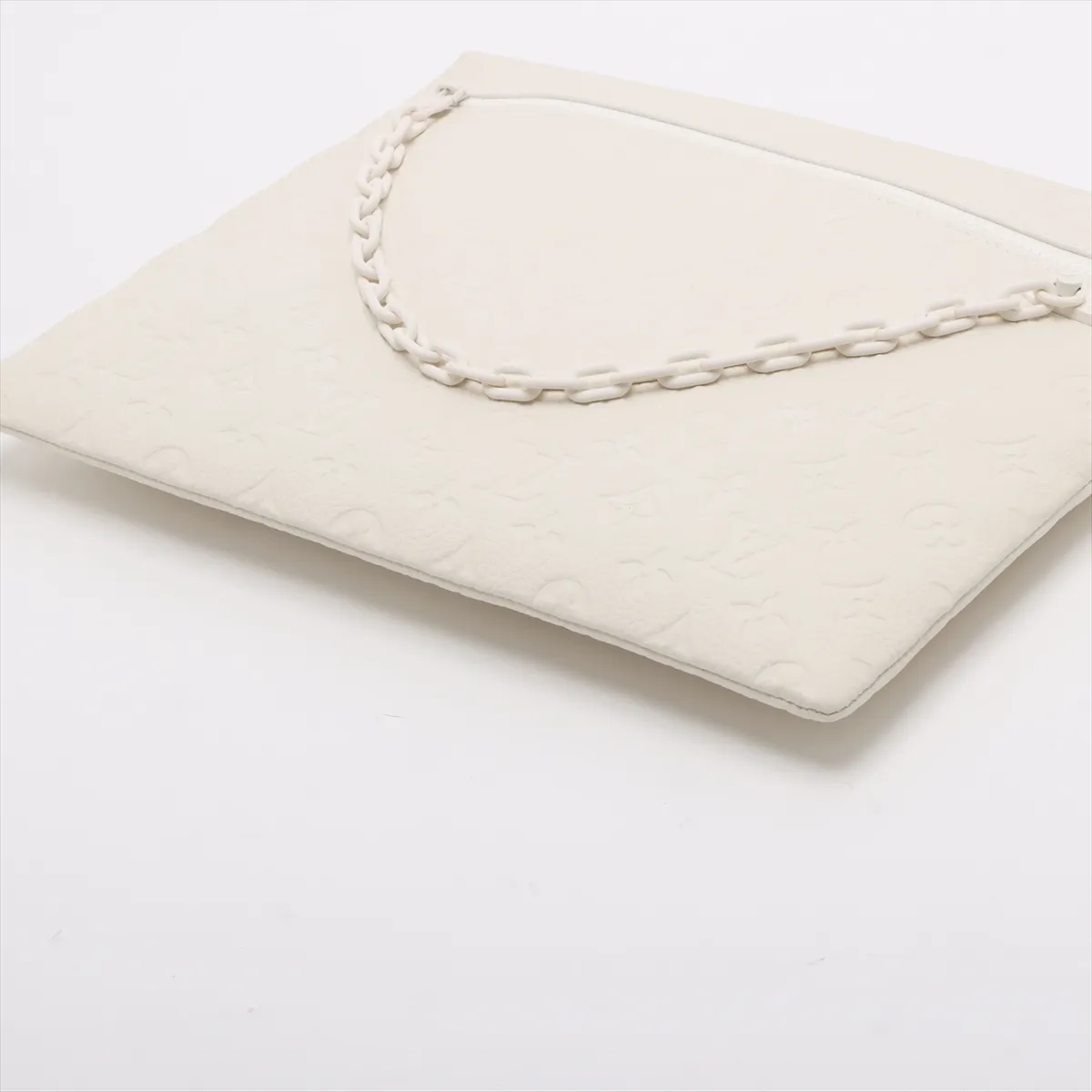 Taurillon Monogram Pochette A4 M67462 UB0129 White RFID reaction available — view 3