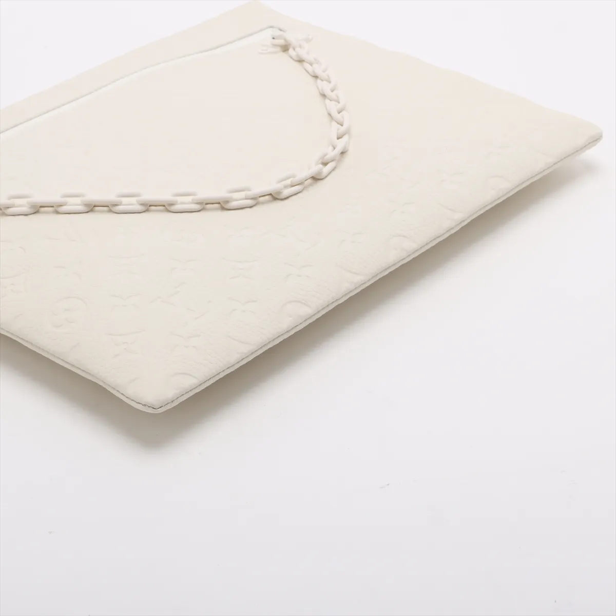 Taurillon Monogram Pochette A4 M67462 UB0129 White RFID reaction available — view 4
