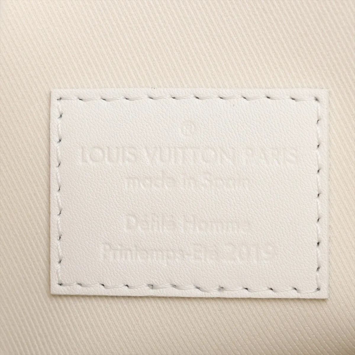 Taurillon Monogram Pochette A4 M67462 UB0129 White RFID reaction available — view 8