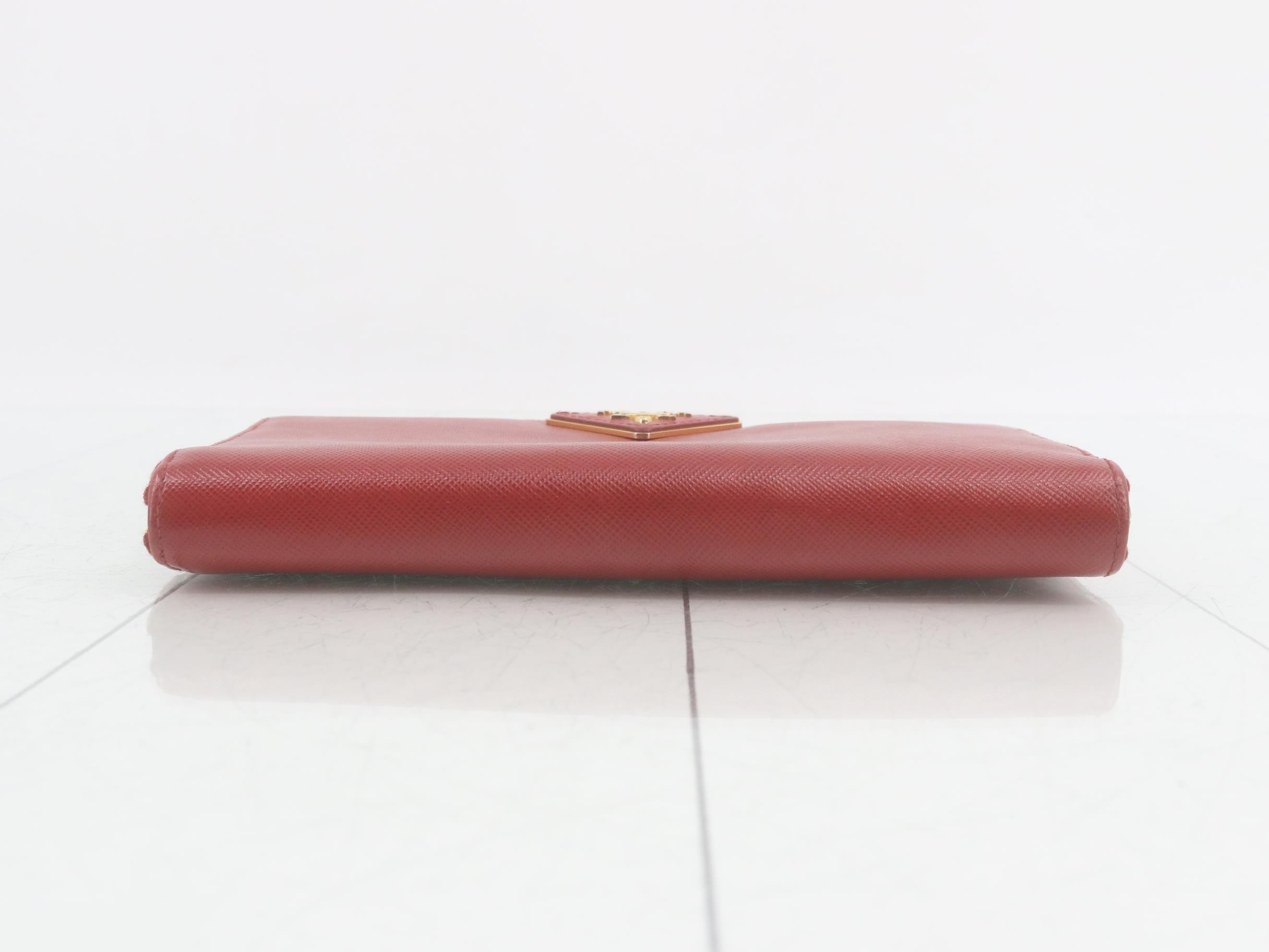 Saffiano Triangle Plate Round Zipper Long Wallet, Red — view 3