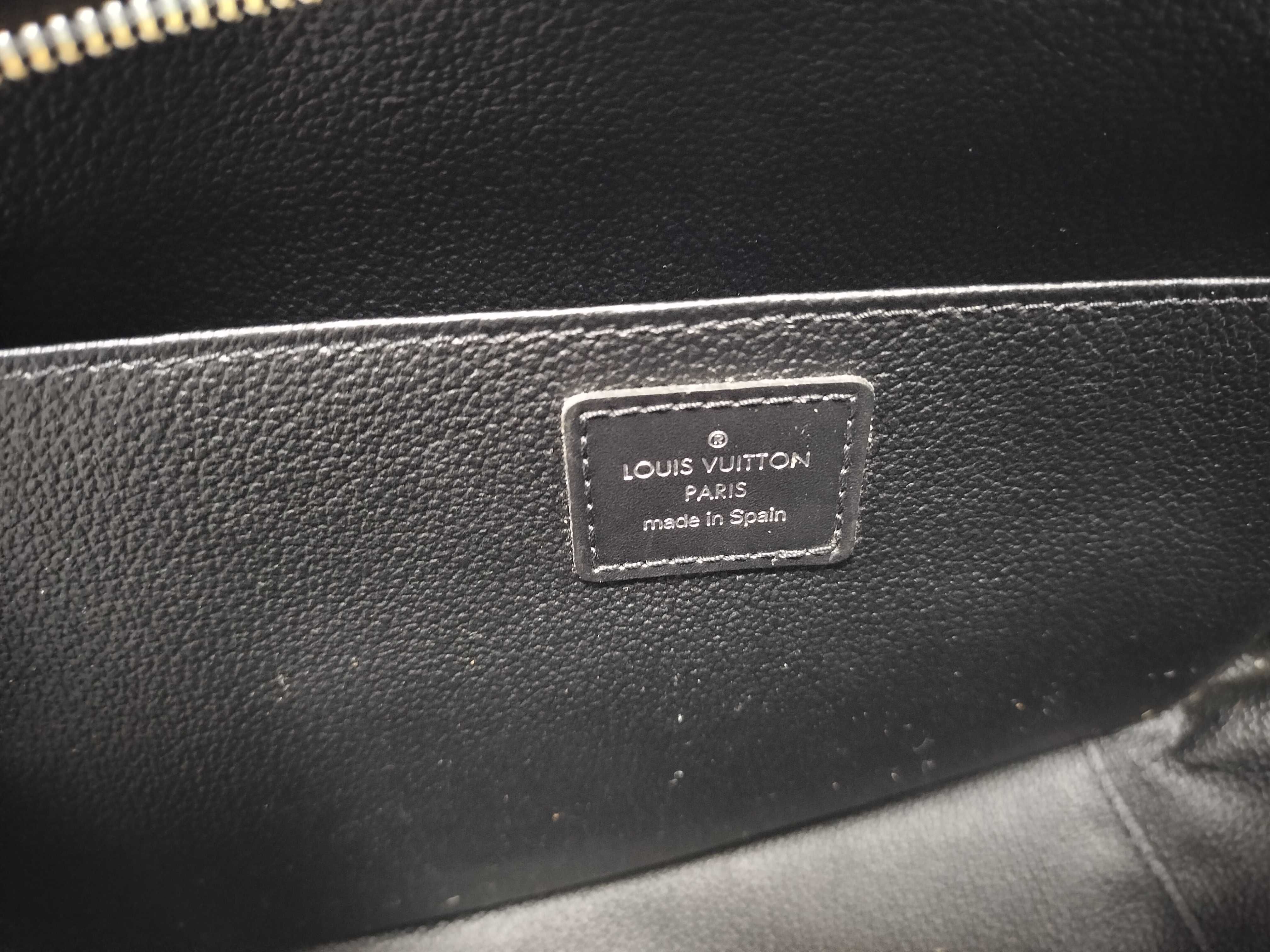 Taiga Leather Toilet Black CA0052 Second Bag — view 9