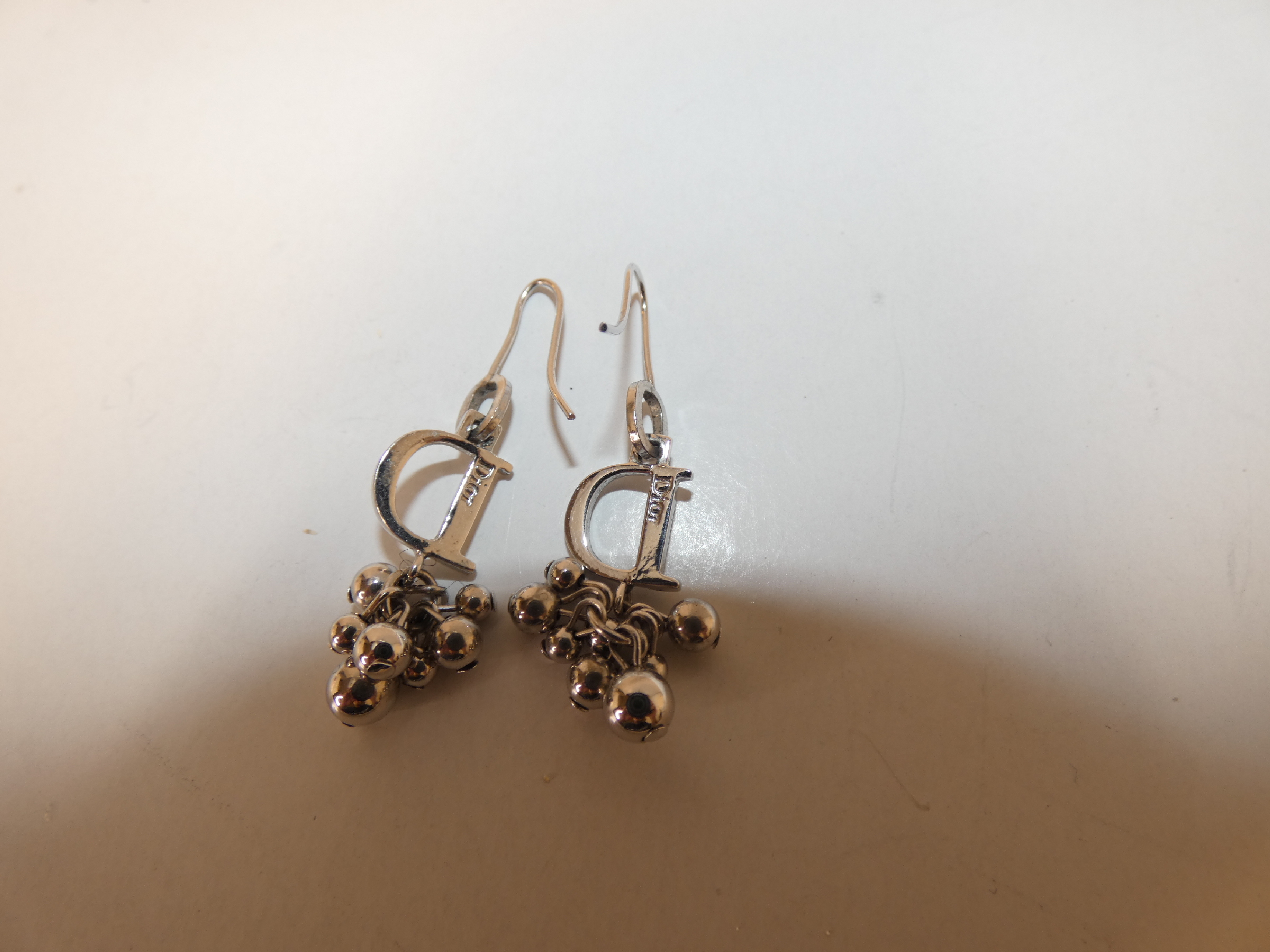 logo silver-colored bead earrings — view 4