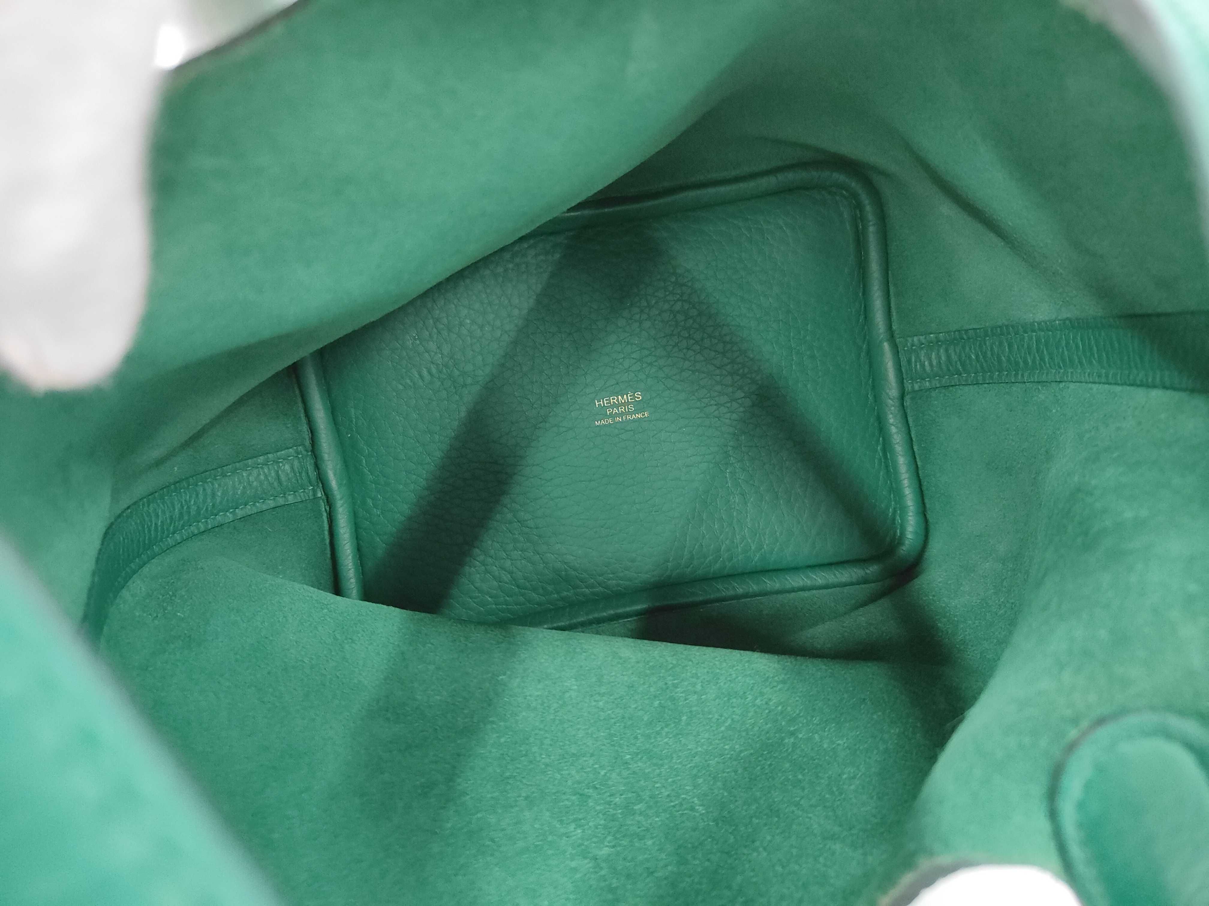 Picotin Lock 18 Handbag, Taurillon Clemence Leather, Vert Verdigo, Gold Hardware — view 8