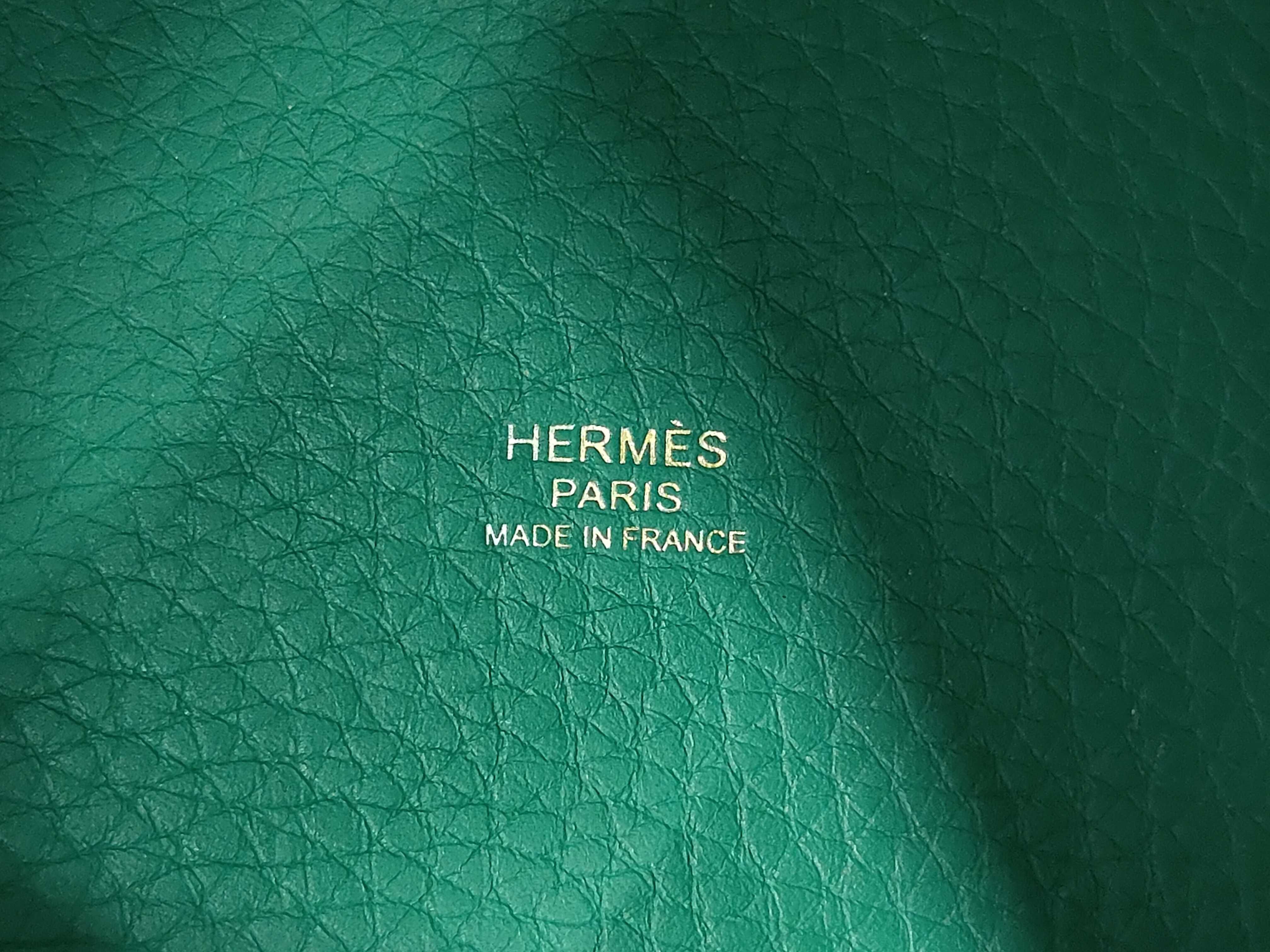 Picotin Lock 18 Handbag, Taurillon Clemence Leather, Vert Verdigo, Gold Hardware — view 9