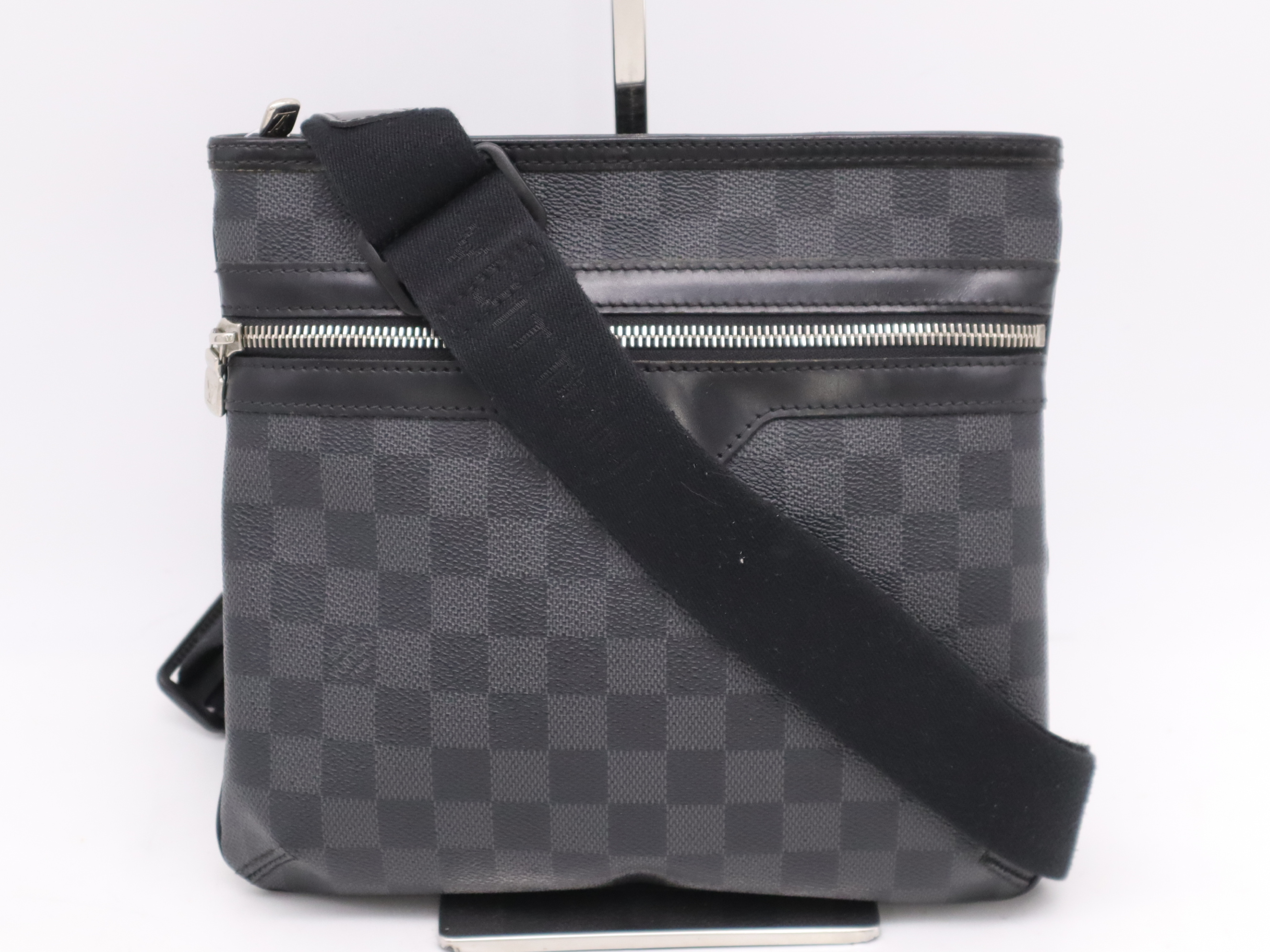 N58028 Graphite Thomas Shoulder Bag