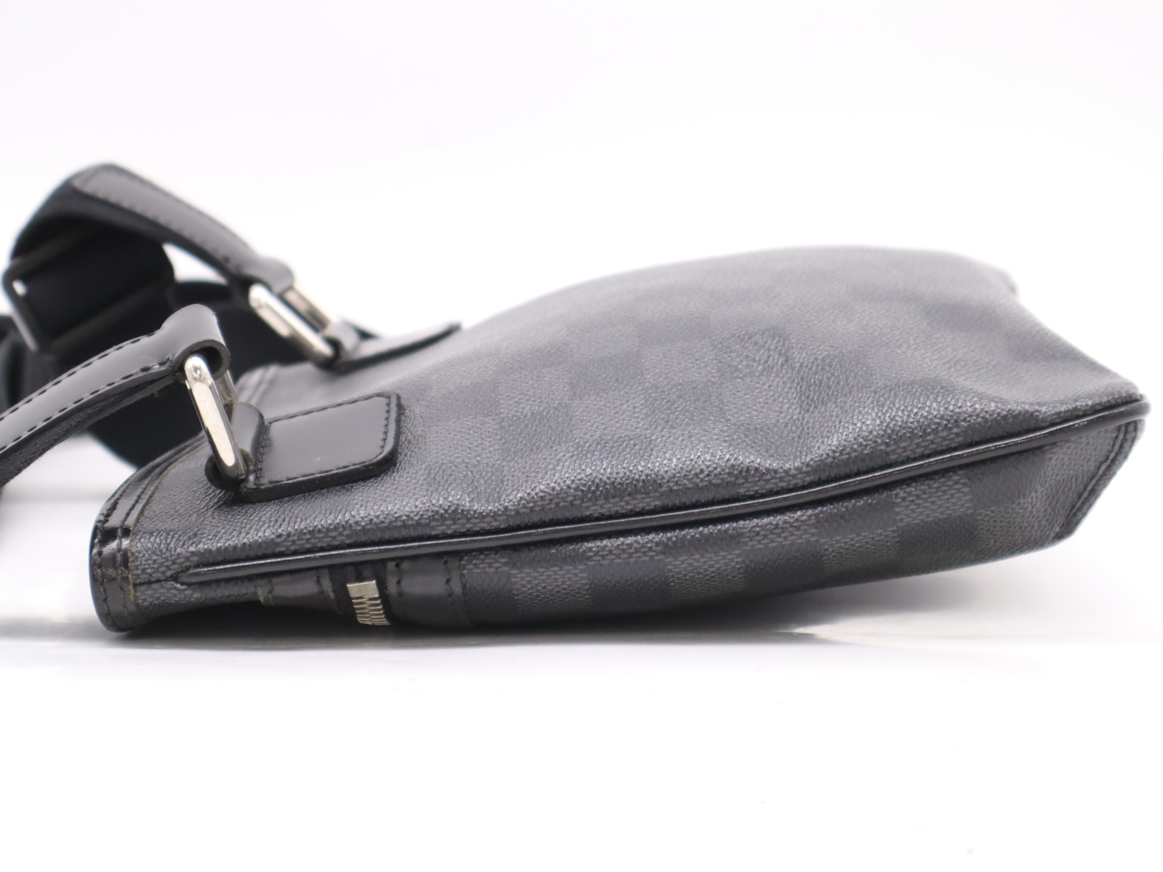 N58028 Graphite Thomas Shoulder Bag — view 3