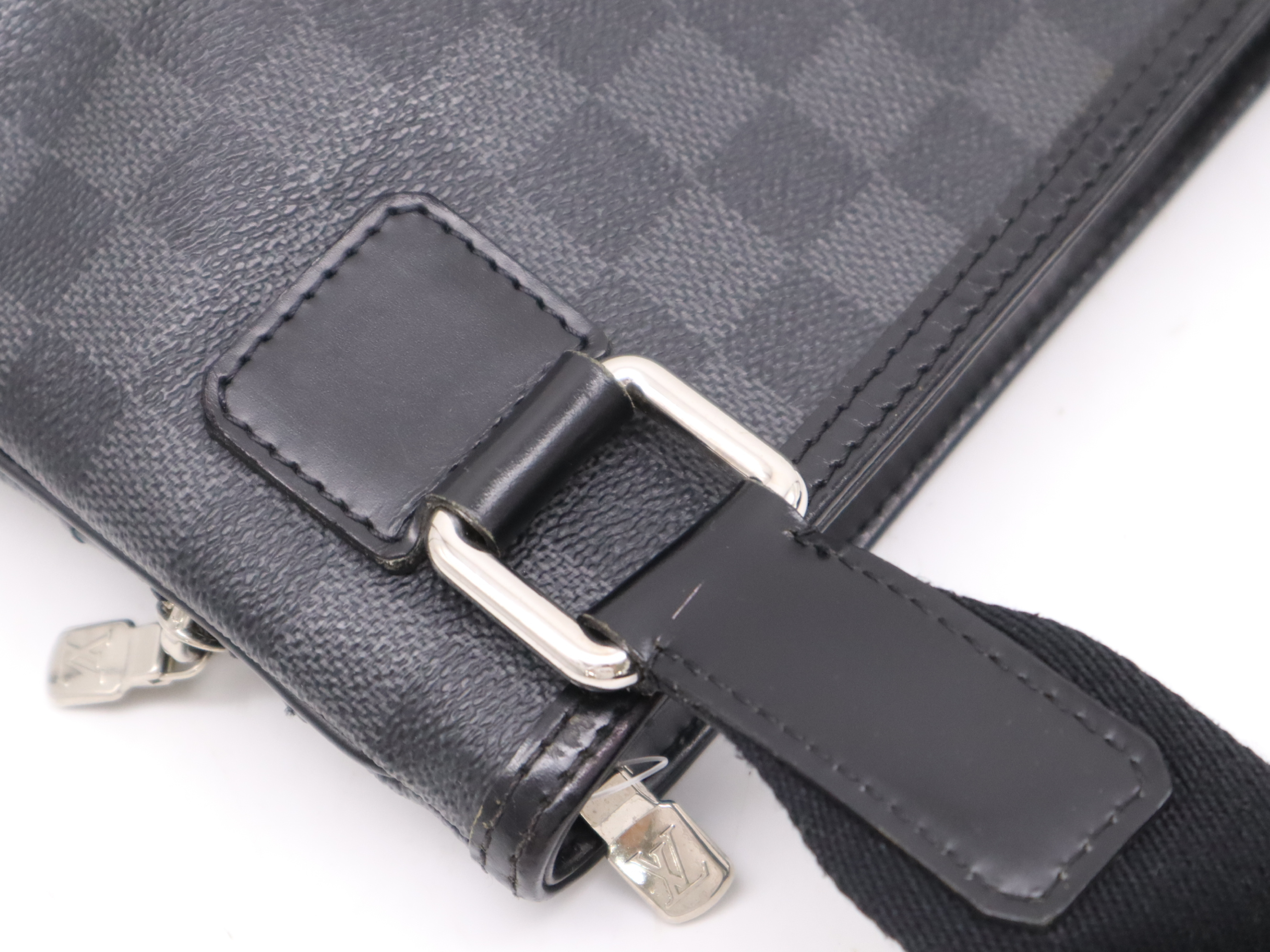 N58028 Graphite Thomas Shoulder Bag — view 7