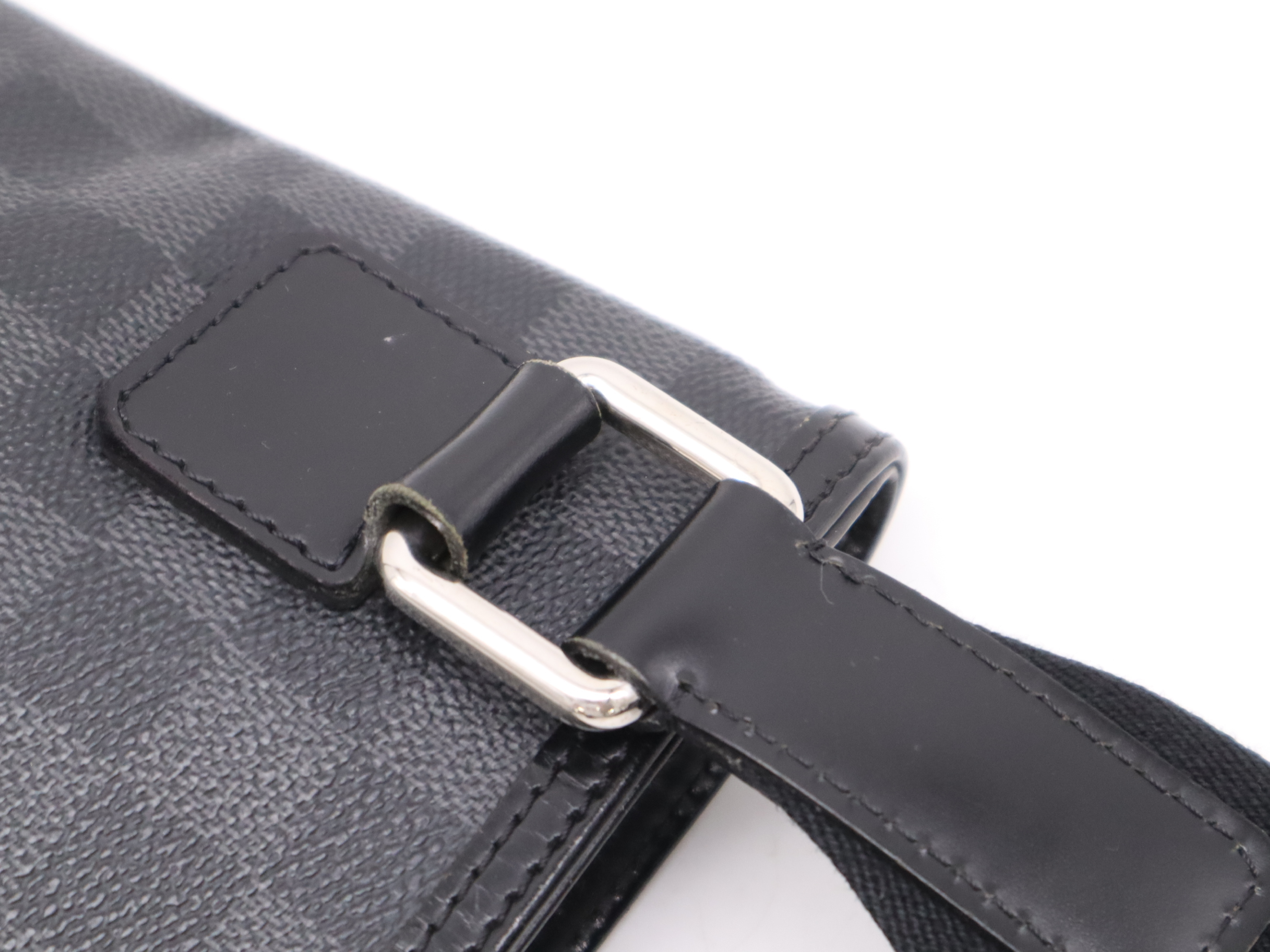 N58028 Graphite Thomas Shoulder Bag — view 8