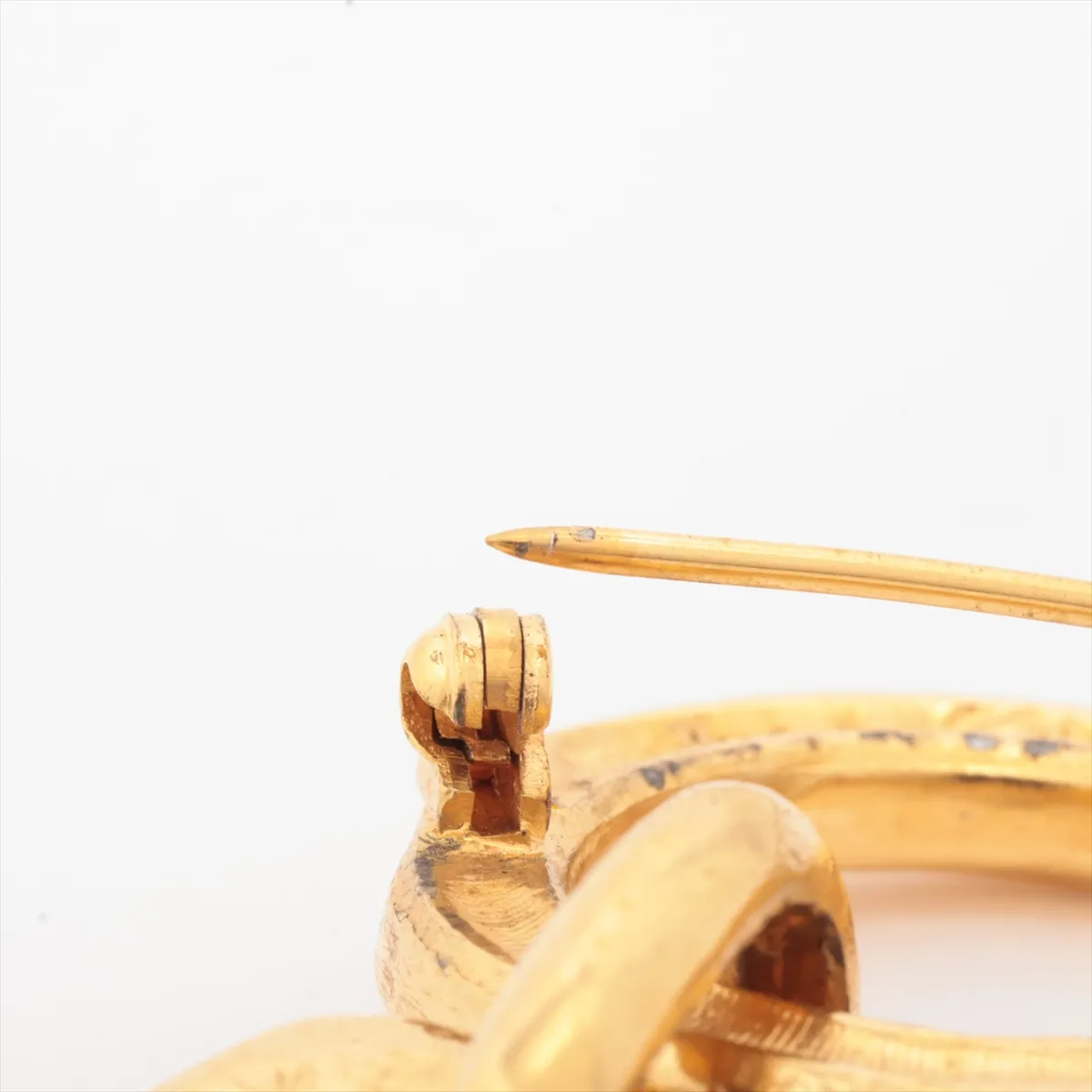 31 RUE CAMBON brooch, GP gold. Shows signs of wear including dents, — view 3