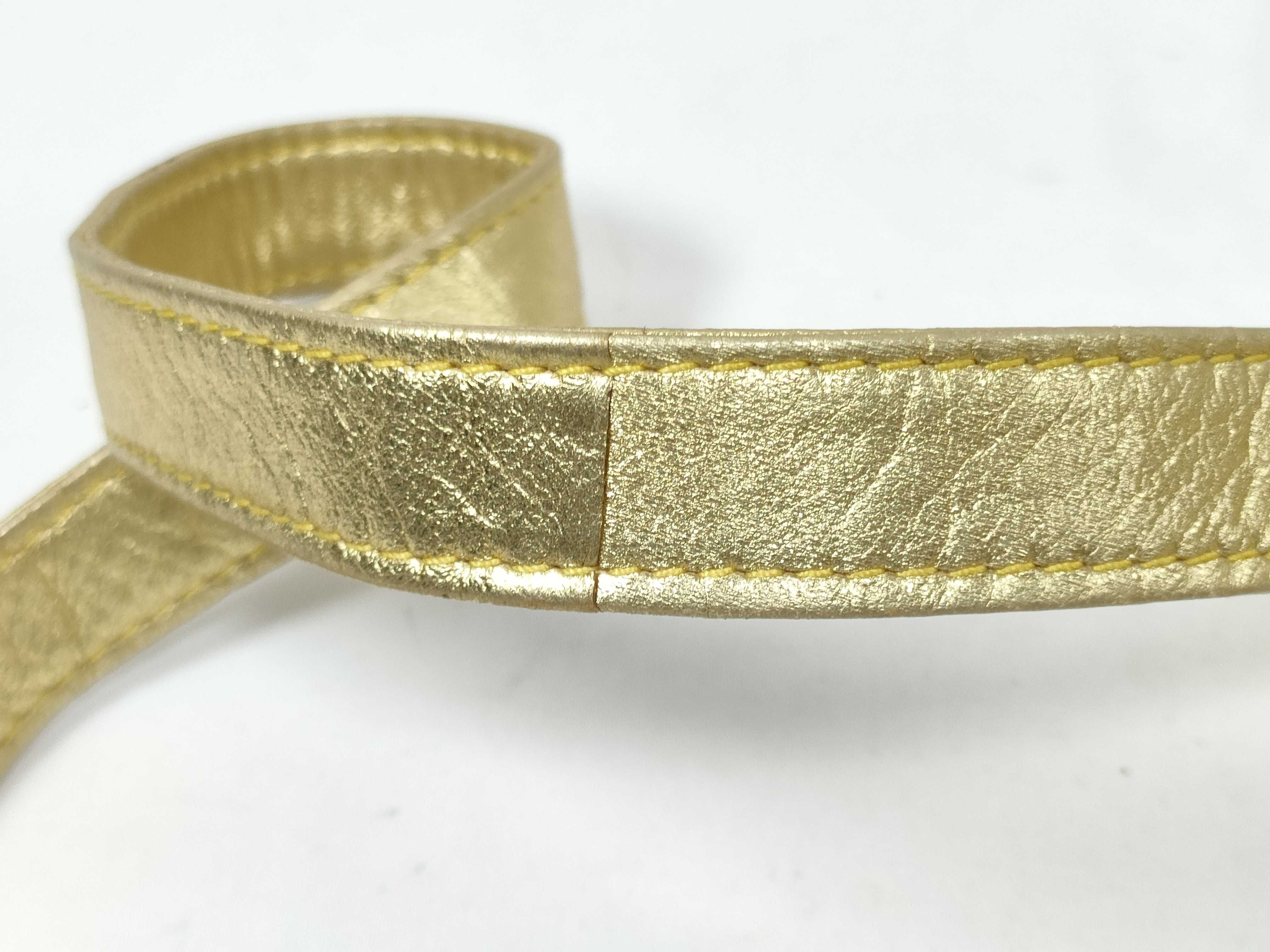Anagram Leather Shoulder Bag Gold — view 7
