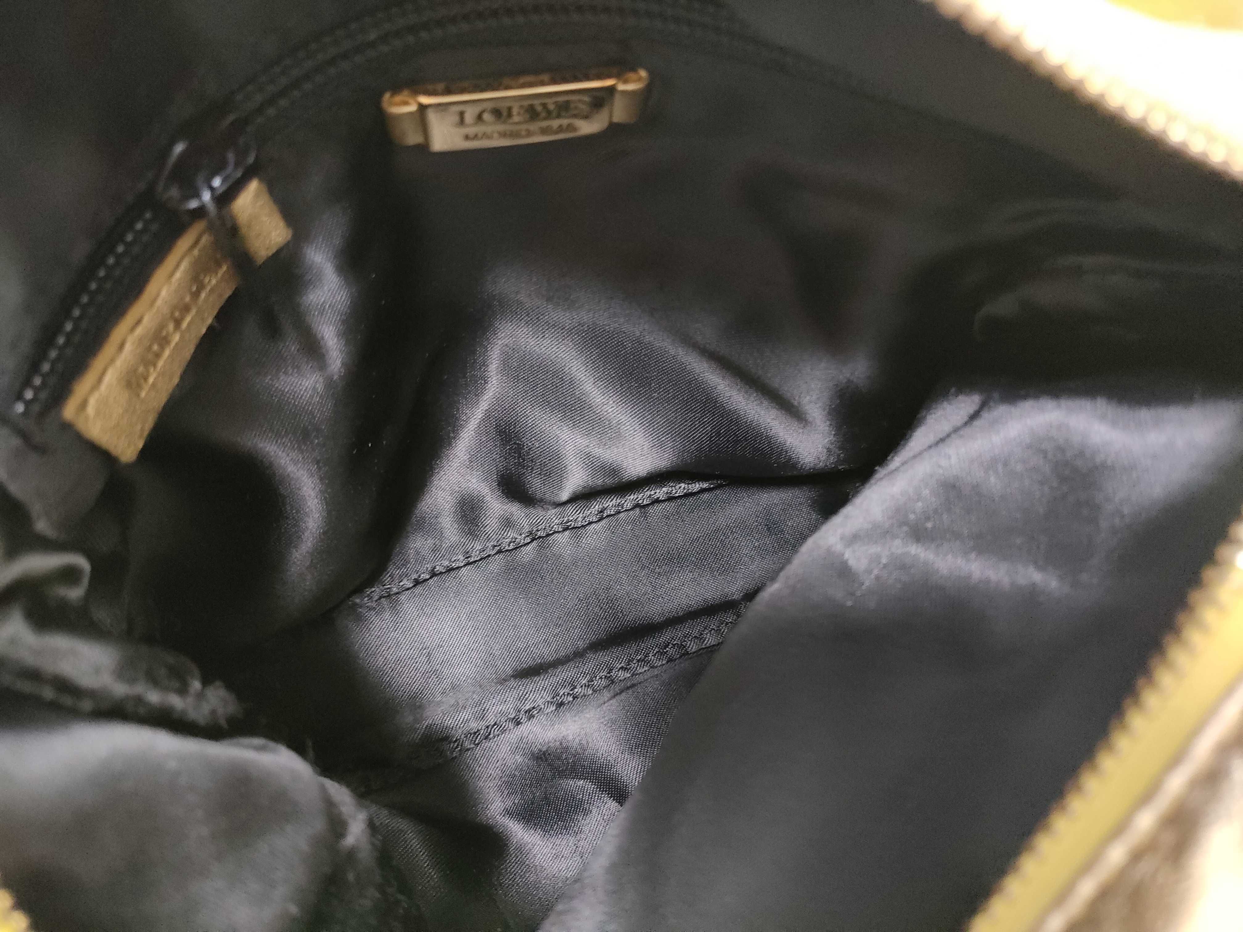 Anagram Leather Shoulder Bag Gold — view 9