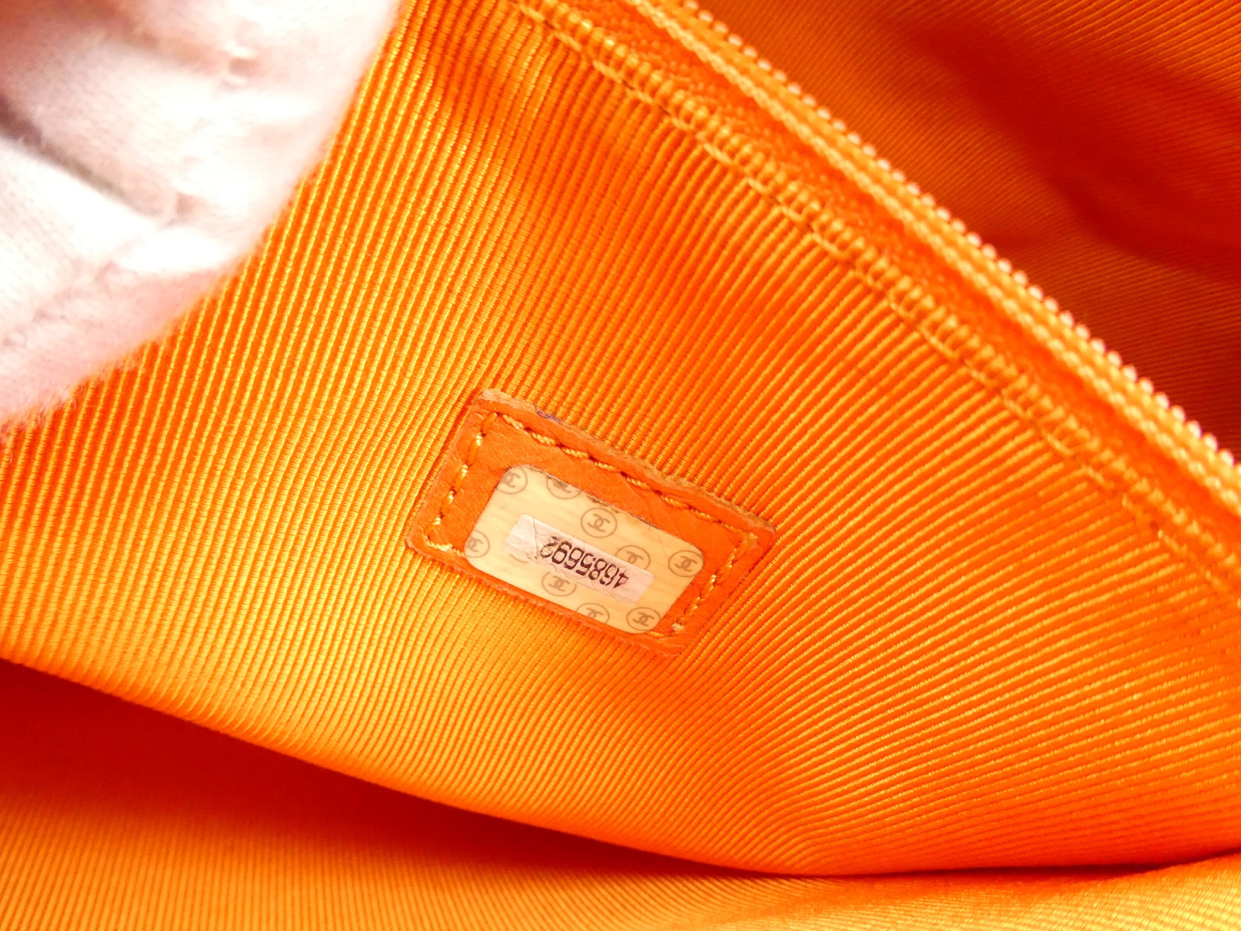 Caviar Skin Logo Chain Shoulder Bag — view 9