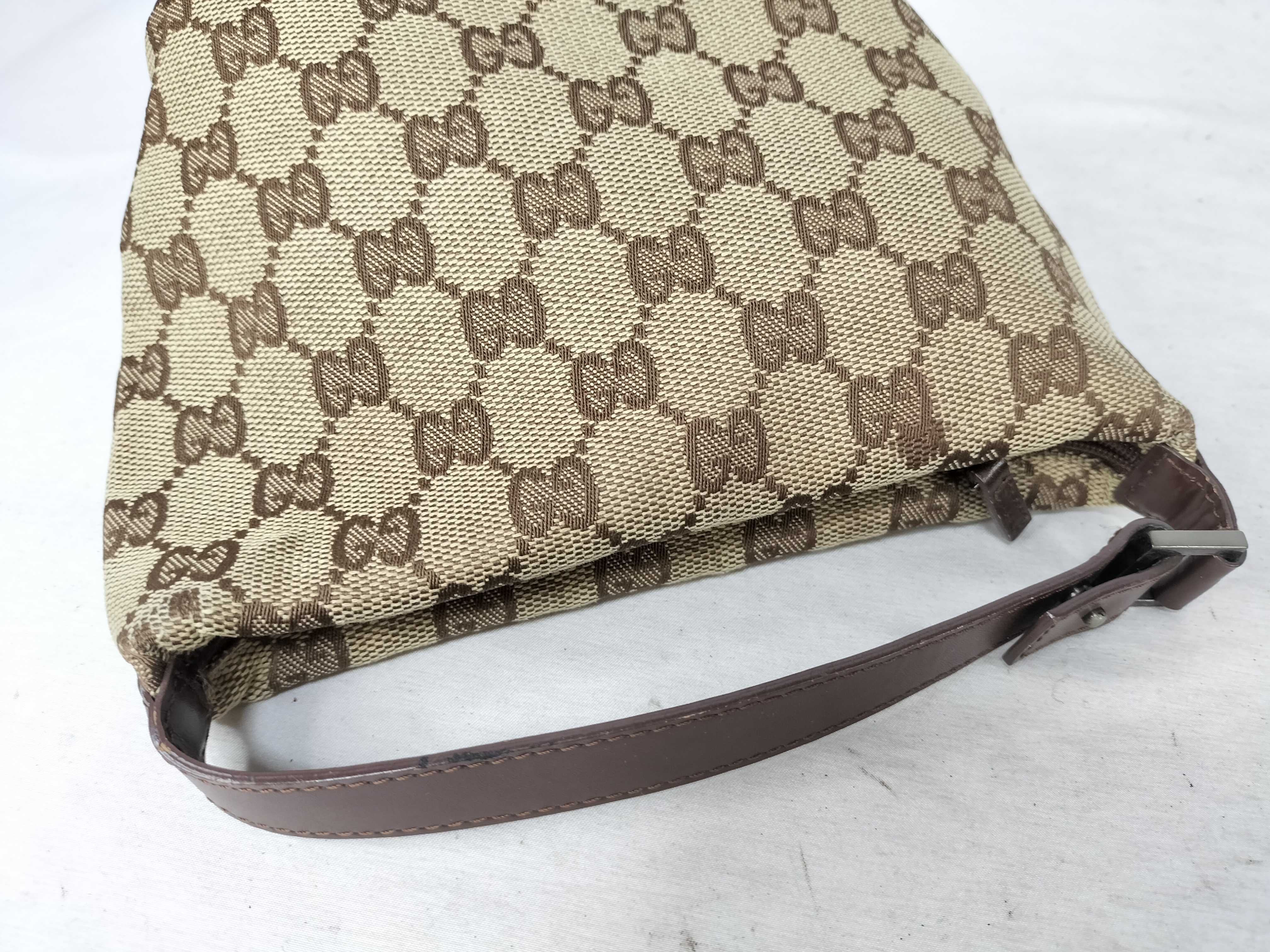 GG Canvas Handbag, Gucci Handbag with GG Pattern Canvas — view 3