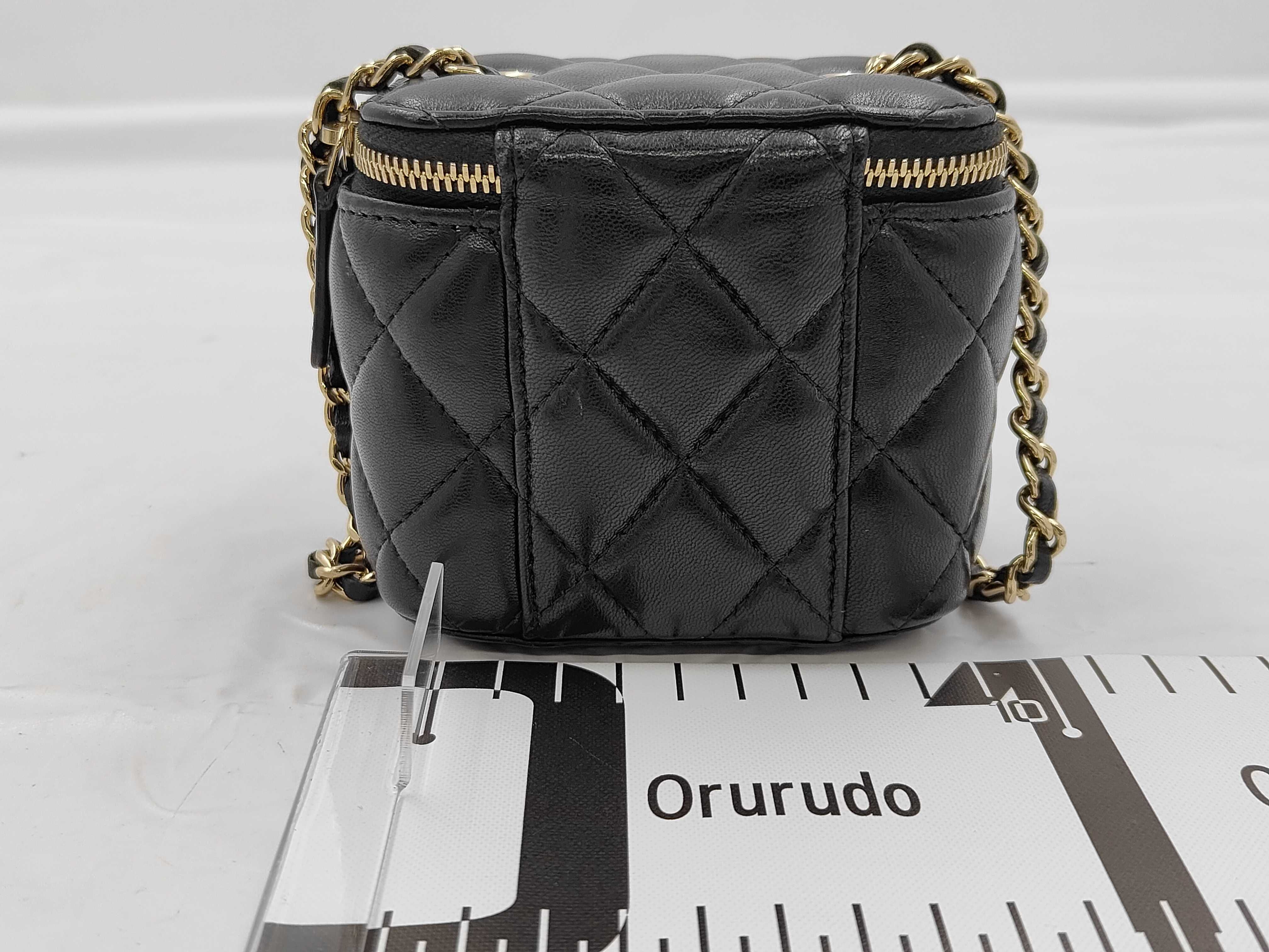 Matelassé Vanity Chain Shoulder Bag — view 2