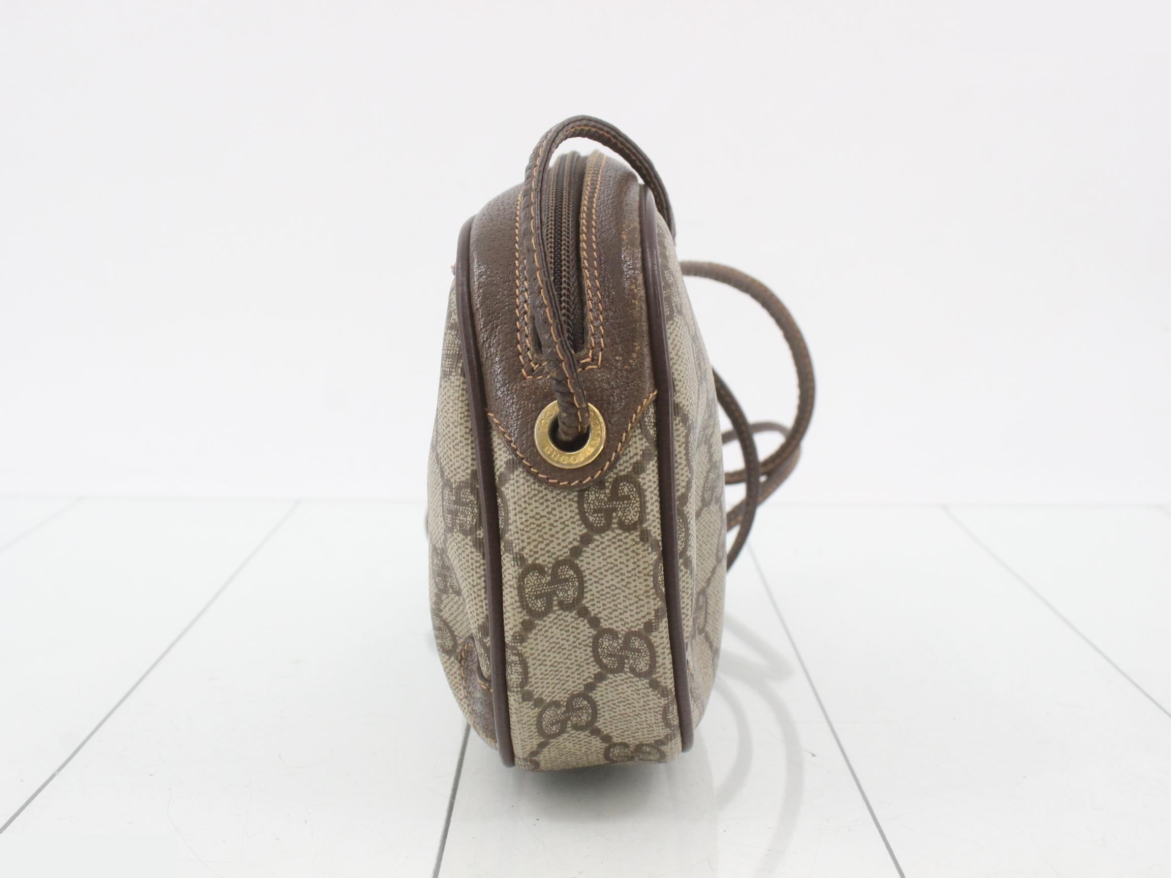 GG Supreme Shoulder Bag — view 3