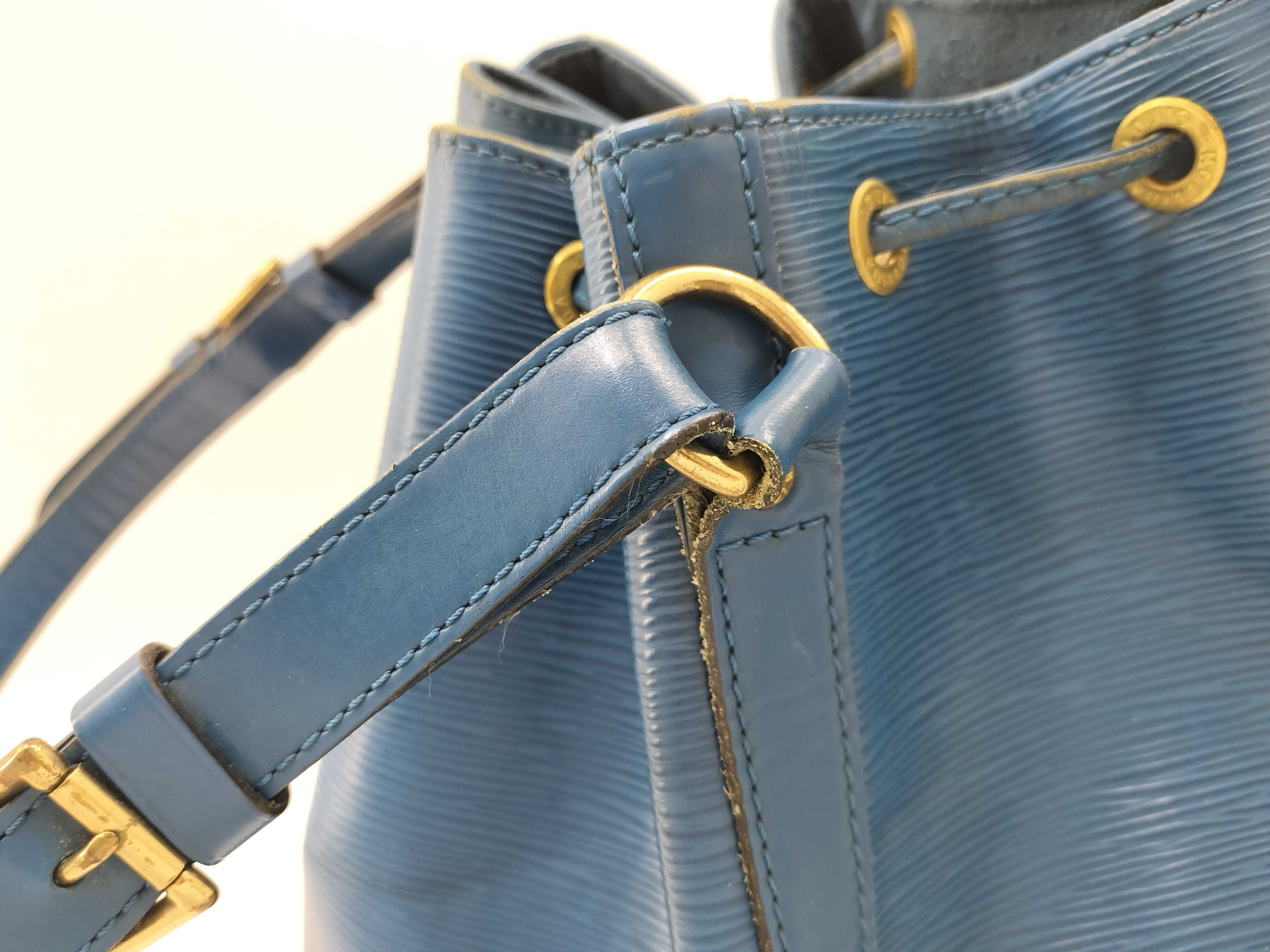 Epi Leather Noe Shoulder Bag M44005 AR1904 — view 11