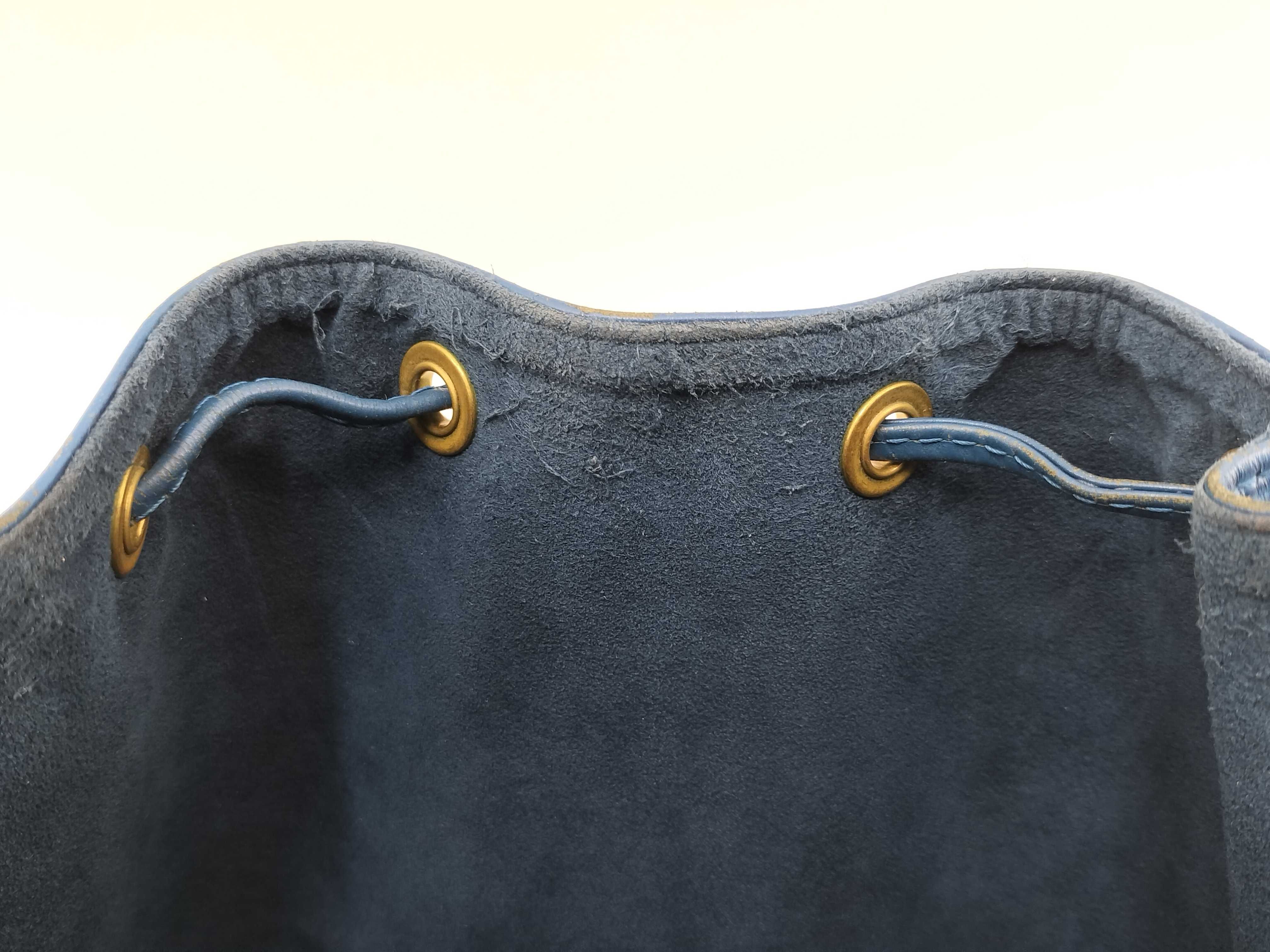 Epi Leather Noe Shoulder Bag M44005 AR1904 — view 15