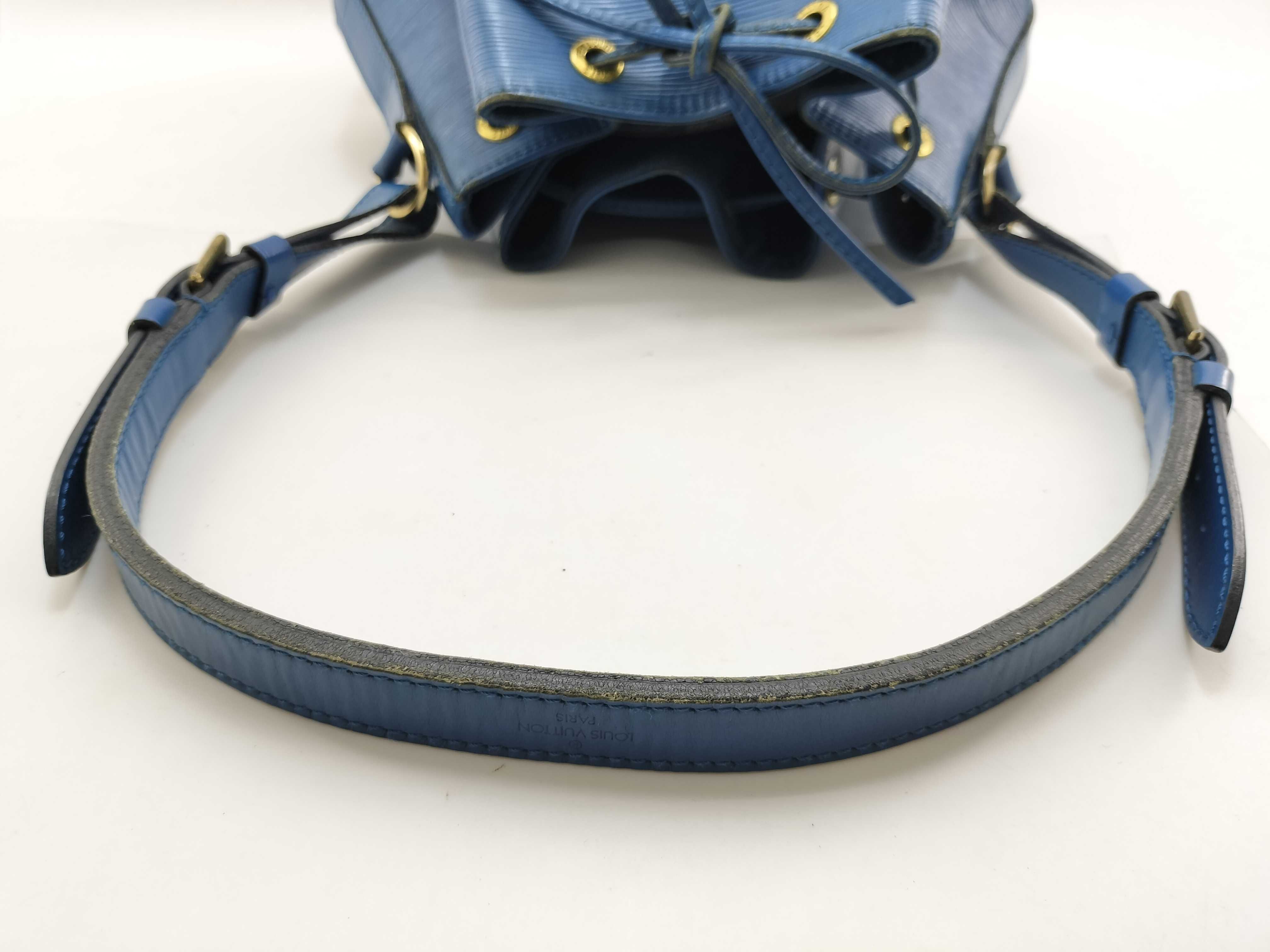 Epi Leather Noe Shoulder Bag M44005 AR1904 — view 8