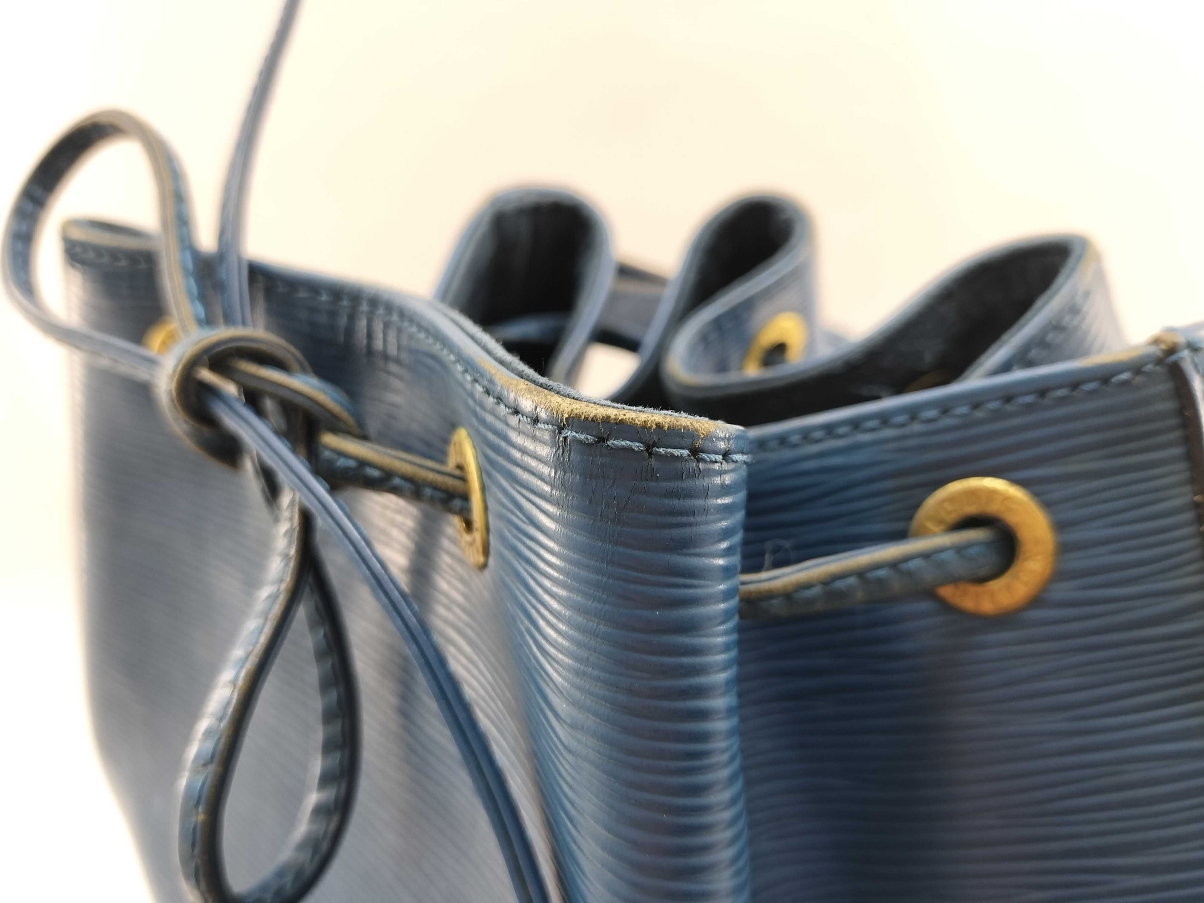 Epi Leather Noe Shoulder Bag M44005 AR1904 — view 10