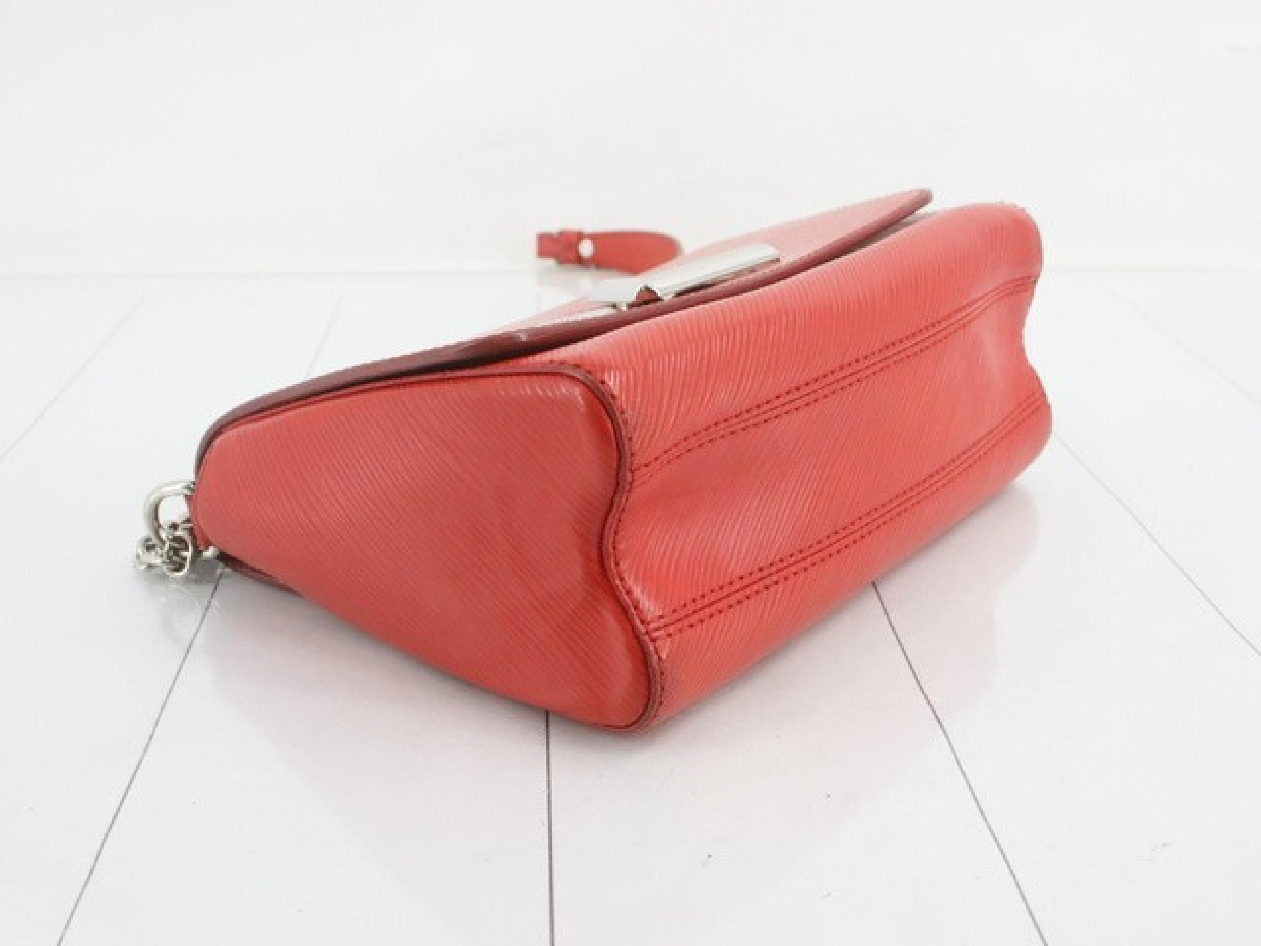 Epi Twist SR2155 Shoulder Bag — view 5